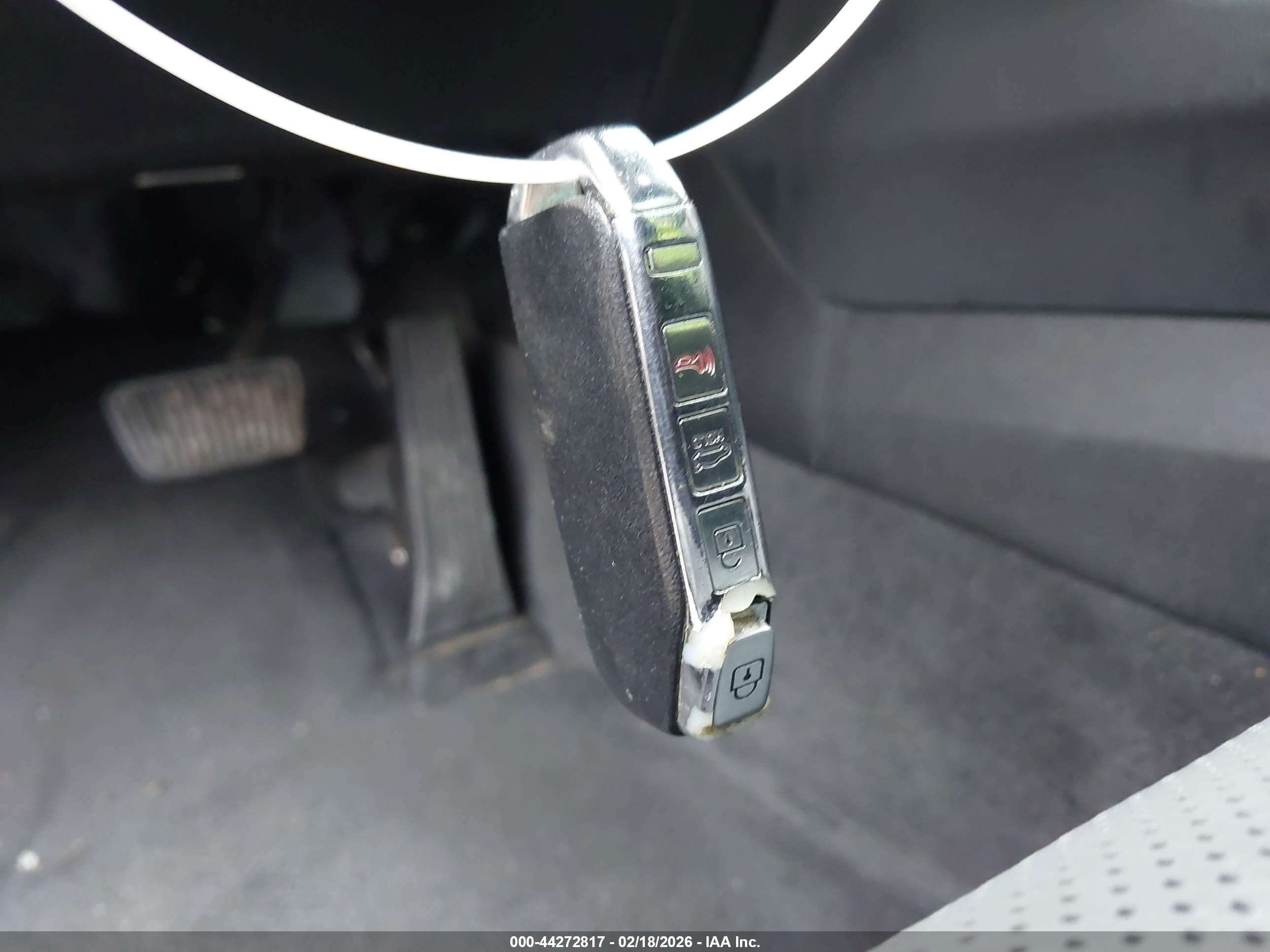 KIA K5 image 11
