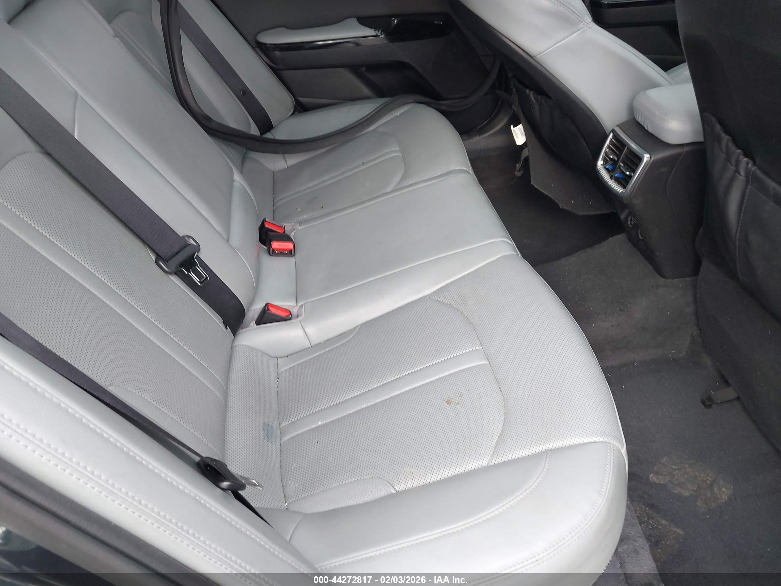 KIA K5 image 8