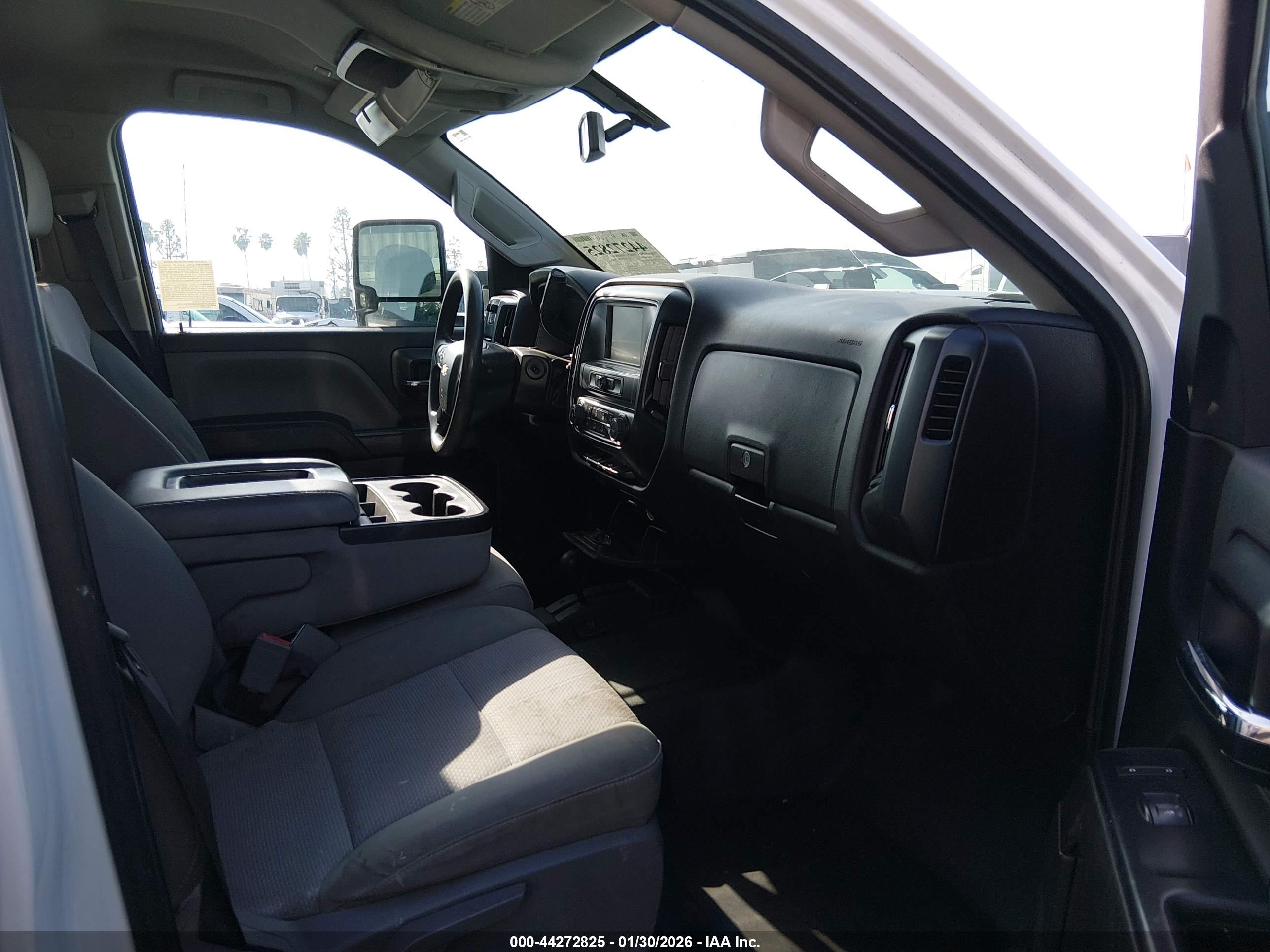 CHEVROLET SILVERADO image 5
