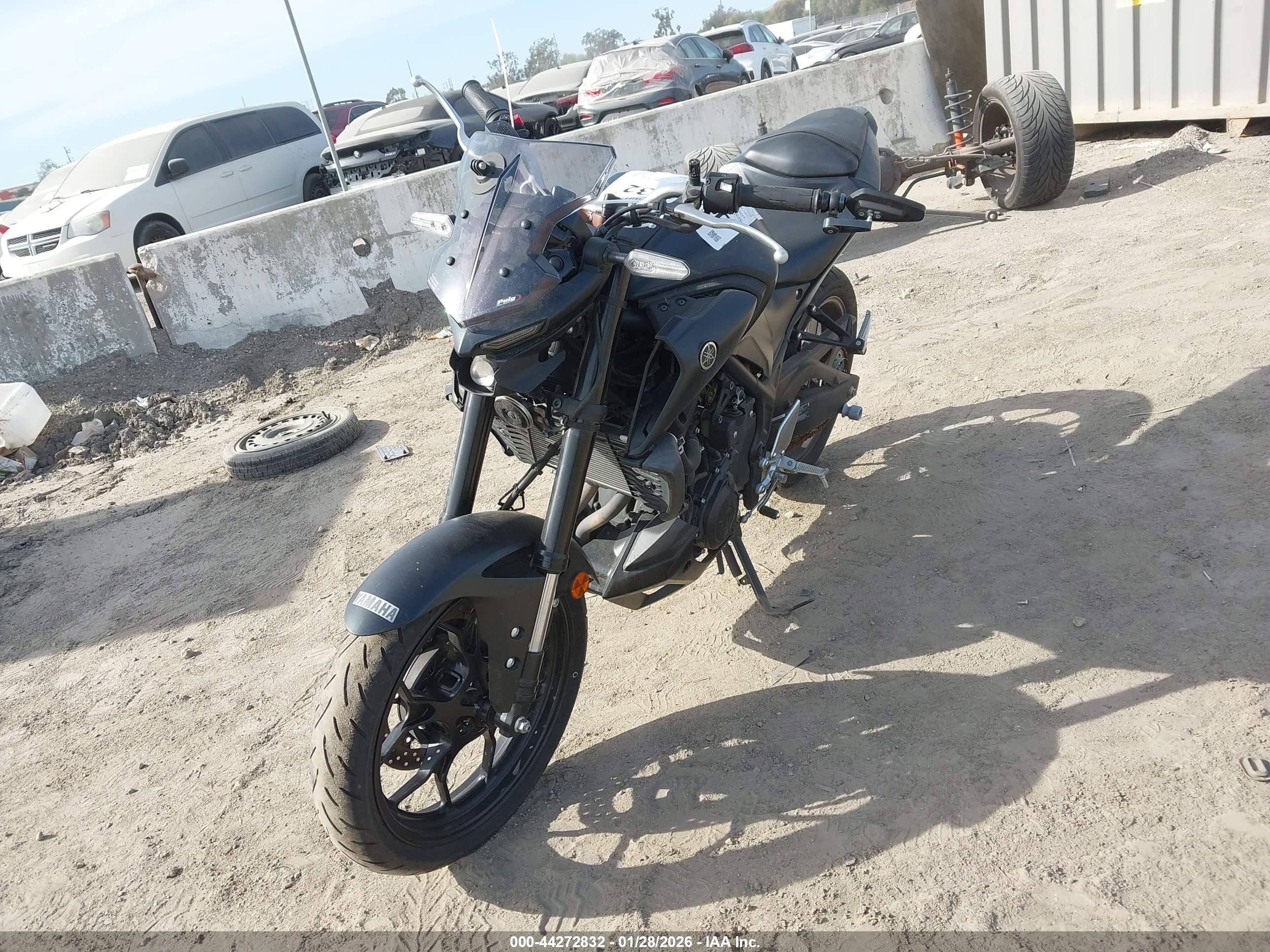 YAMAHA MT-03 image 2
