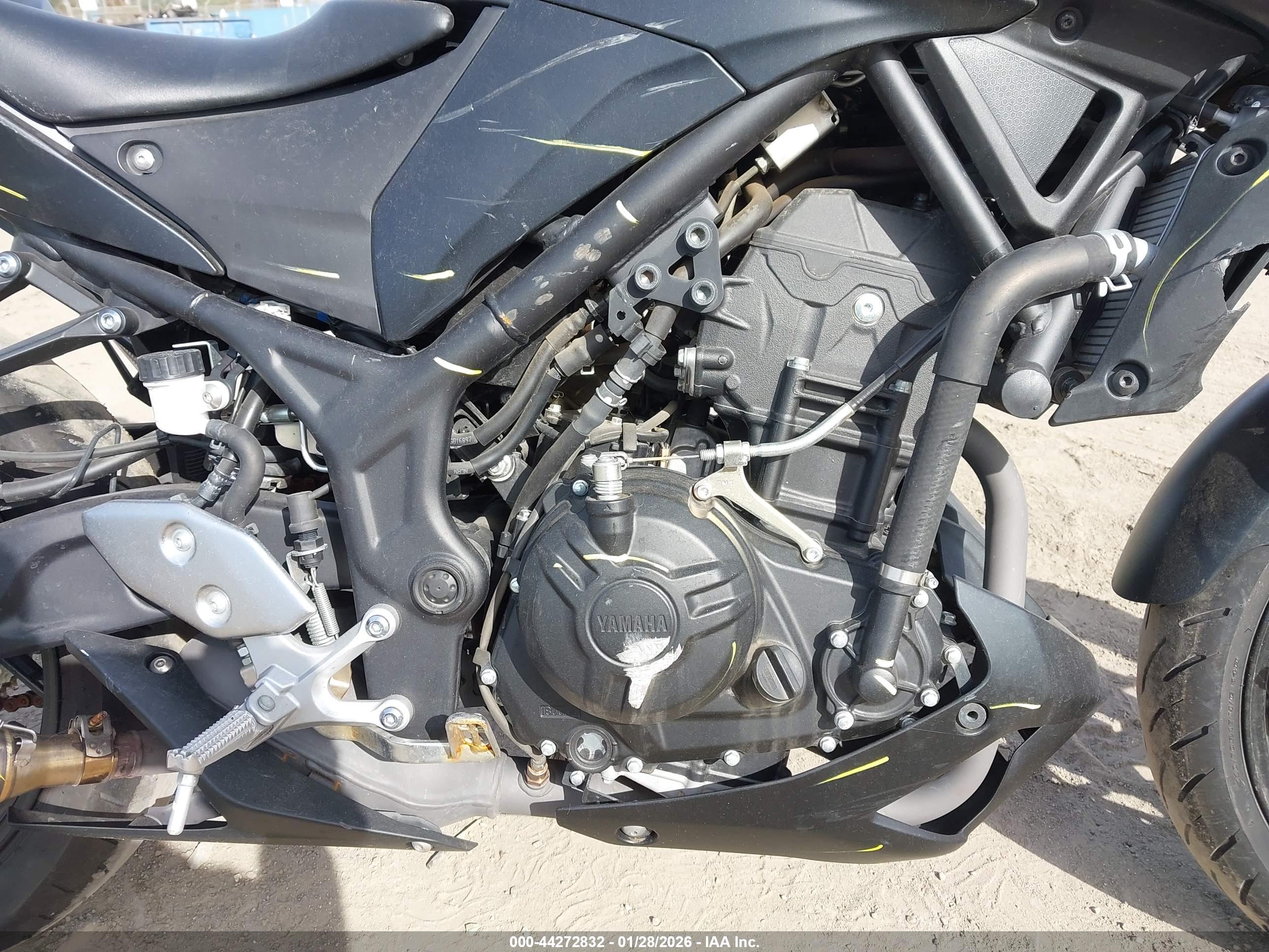 YAMAHA MT-03 image 8