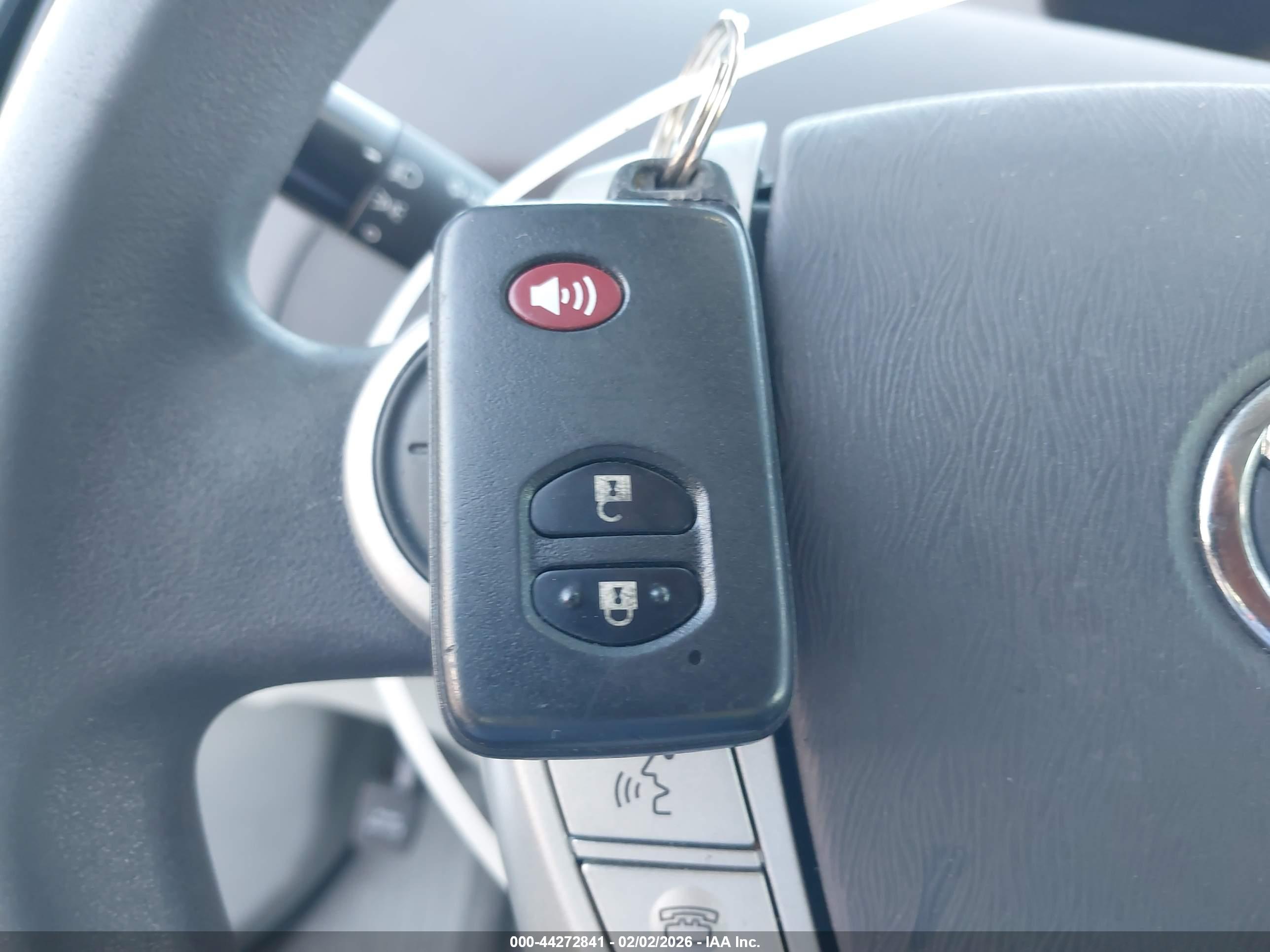 TOYOTA PRIUS image 11