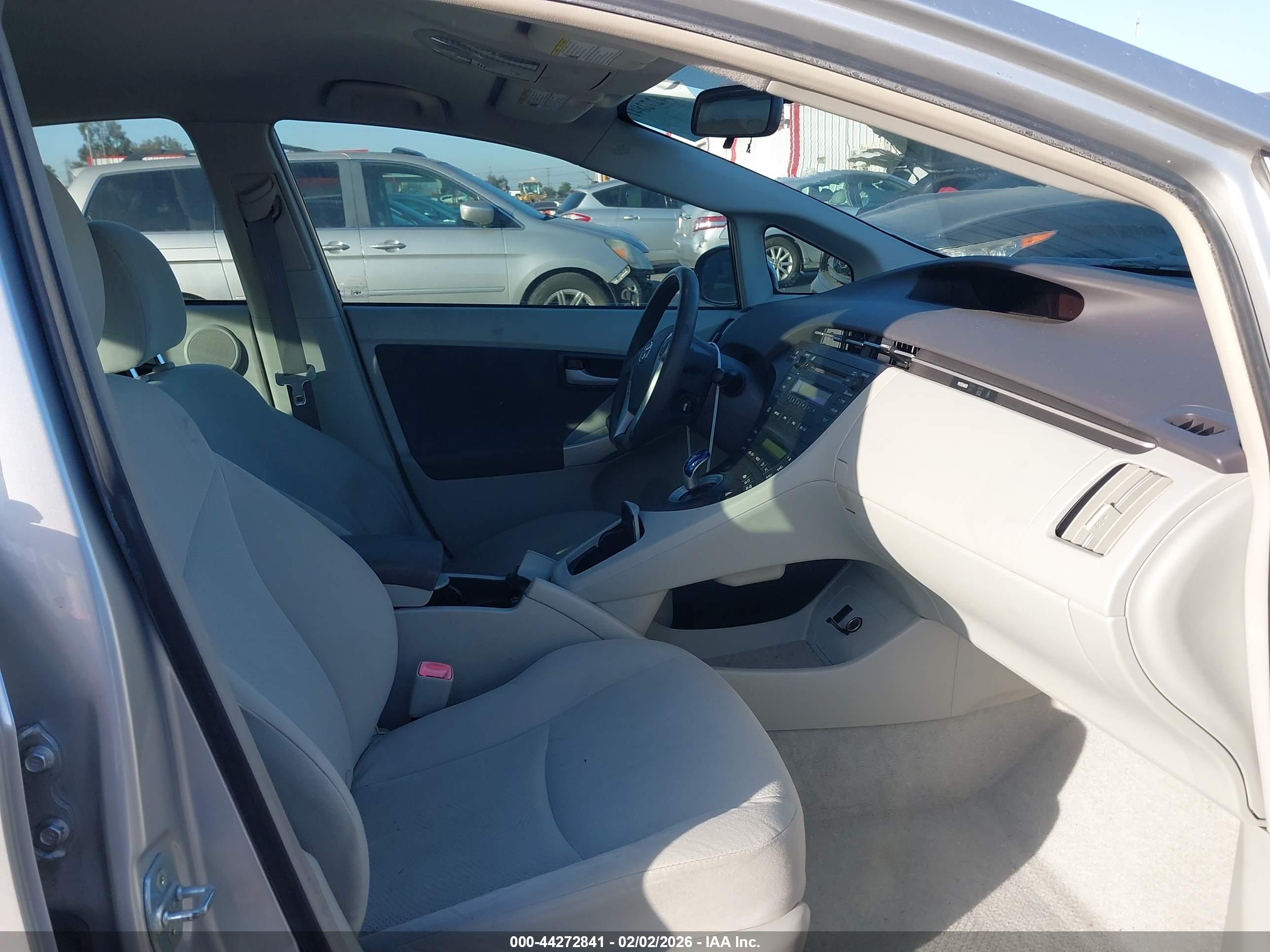 TOYOTA PRIUS image 5