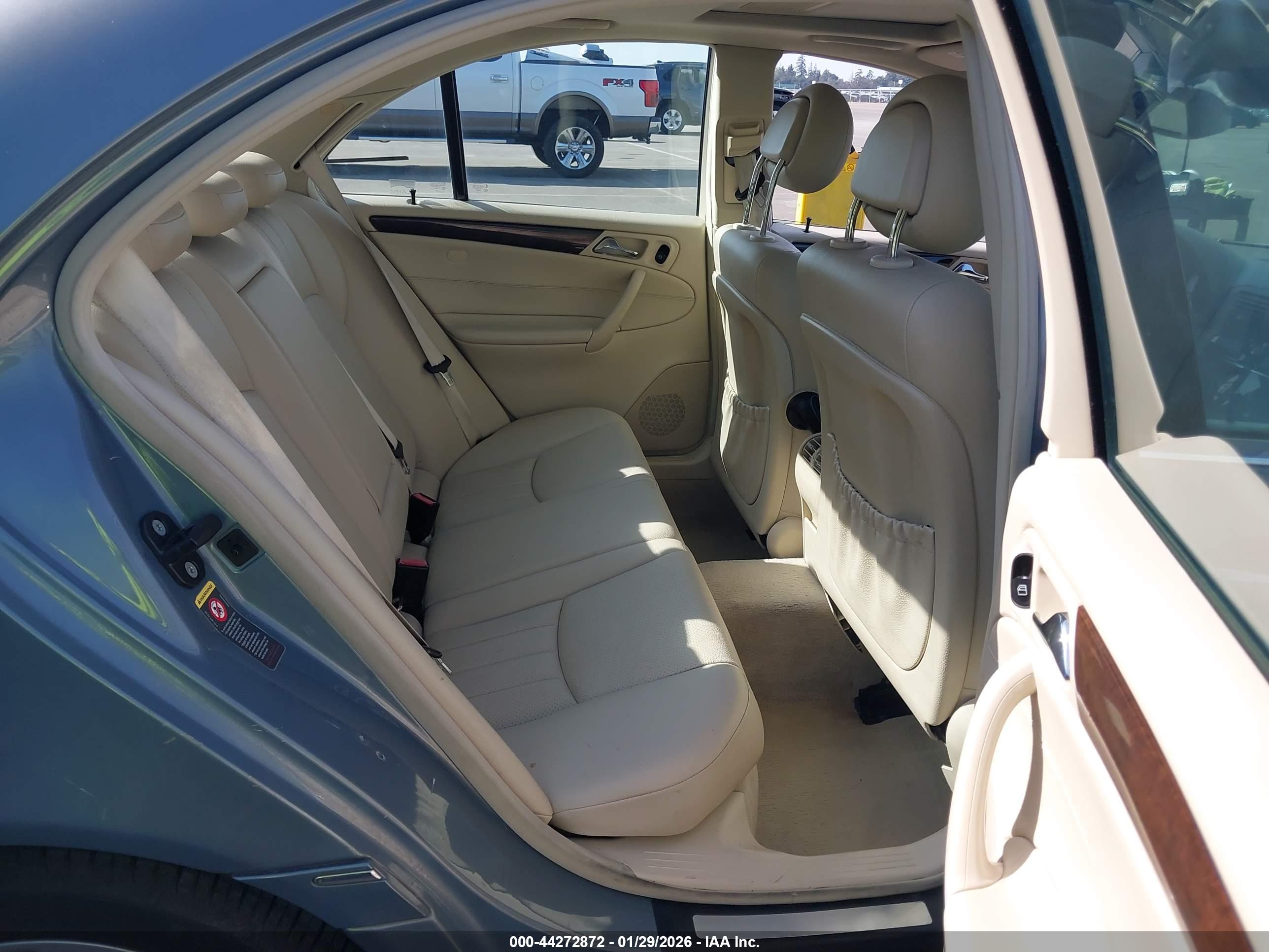 MERCEDES-BENZ C image 8