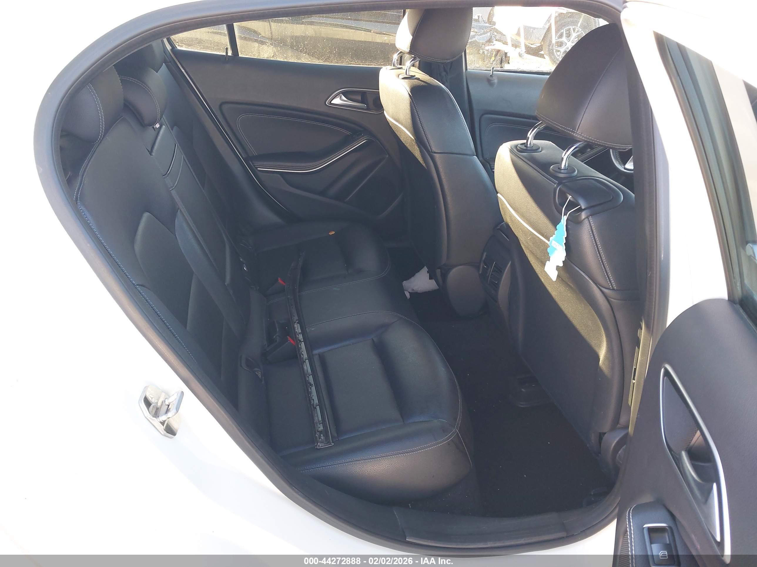 MERCEDES-BENZ GLA image 8
