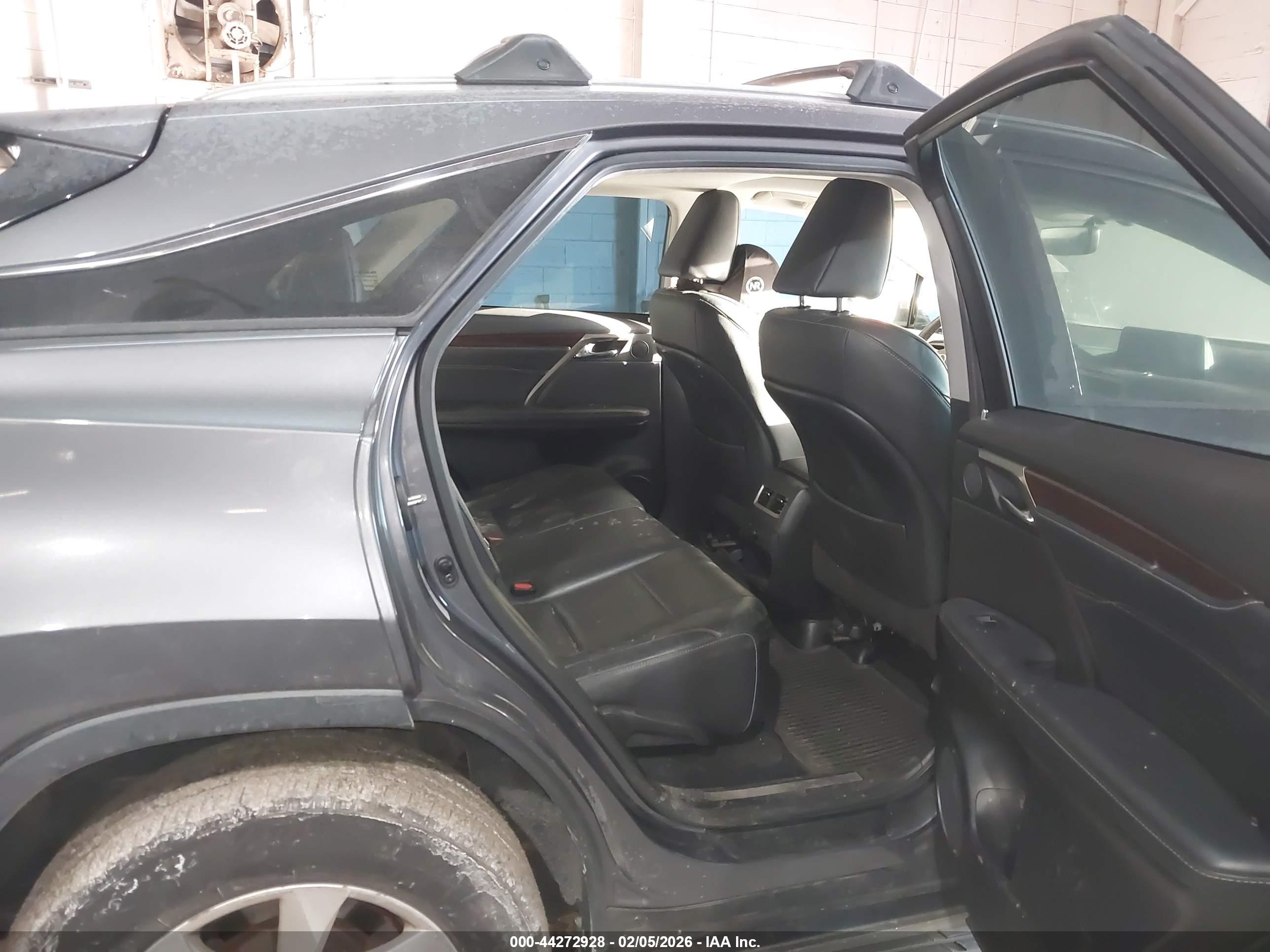 LEXUS RX image 8