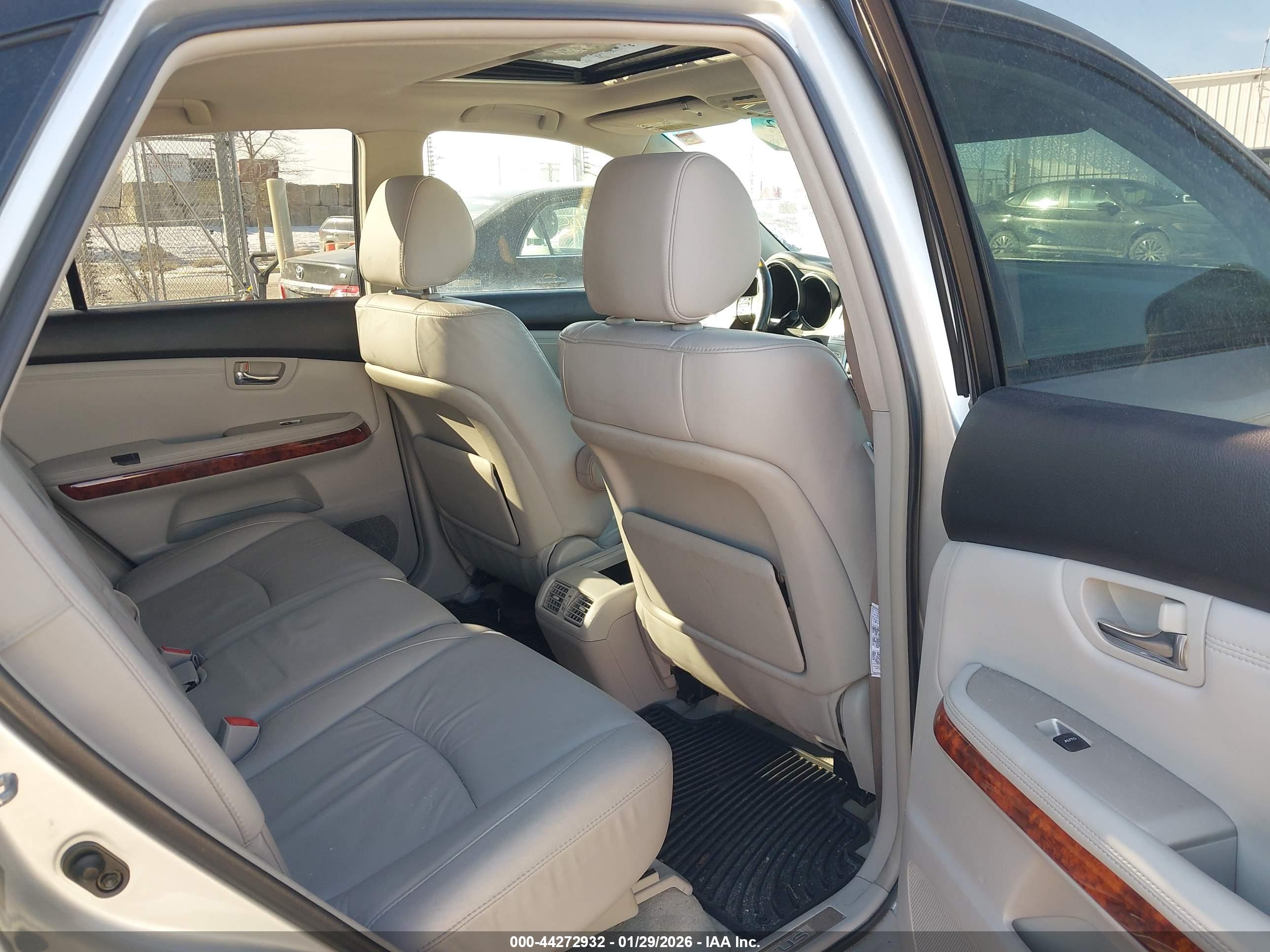 LEXUS RX image 8