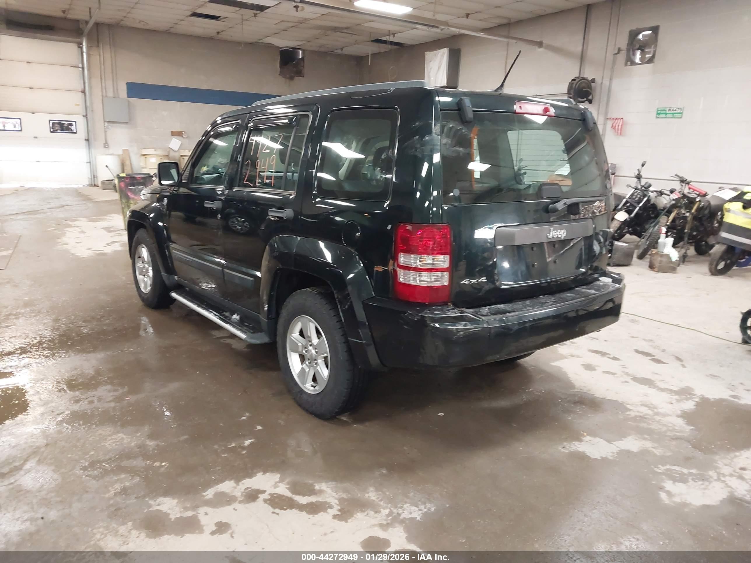 JEEP LIBERTY image 3