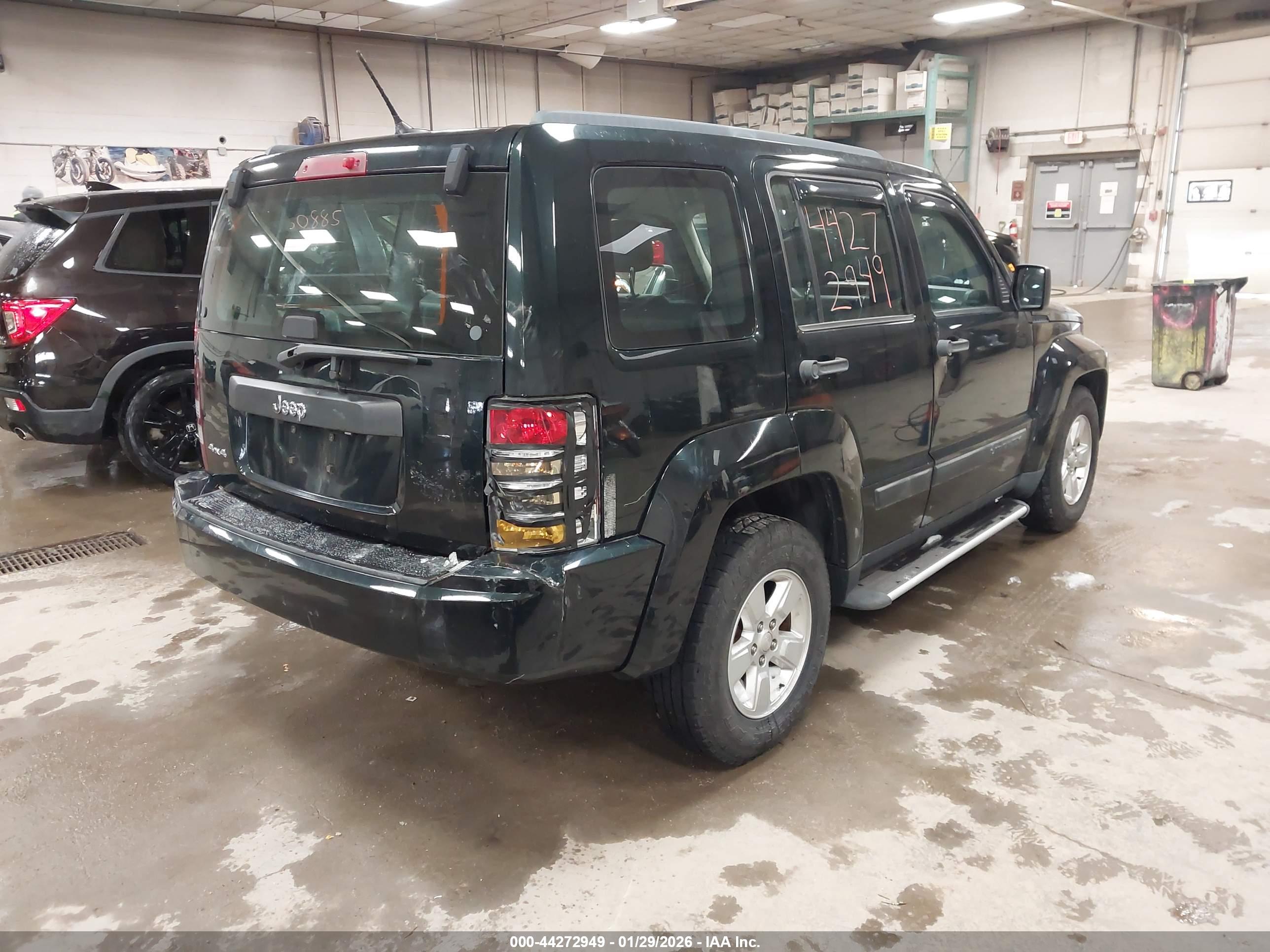 JEEP LIBERTY image 4