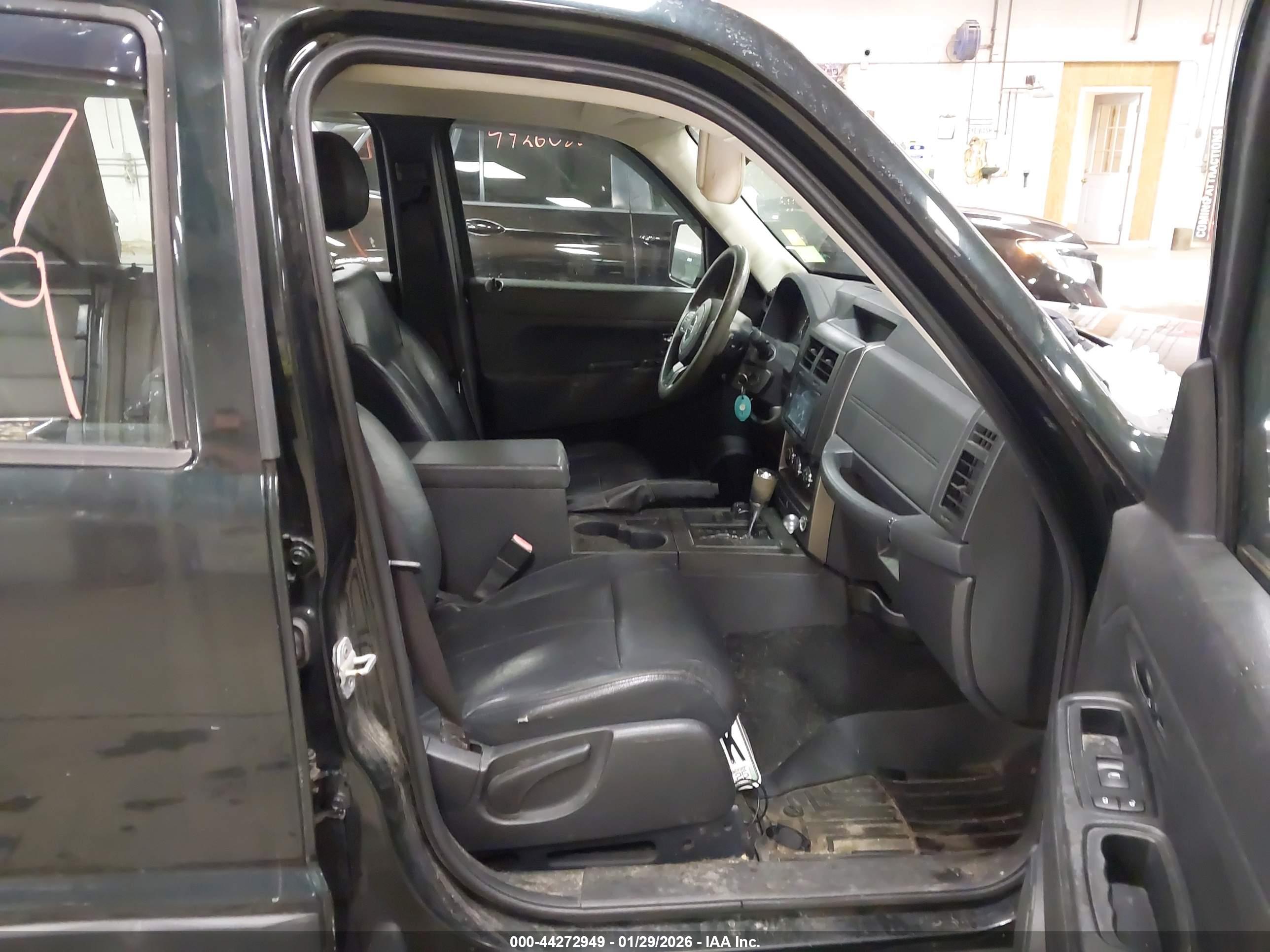 JEEP LIBERTY image 5