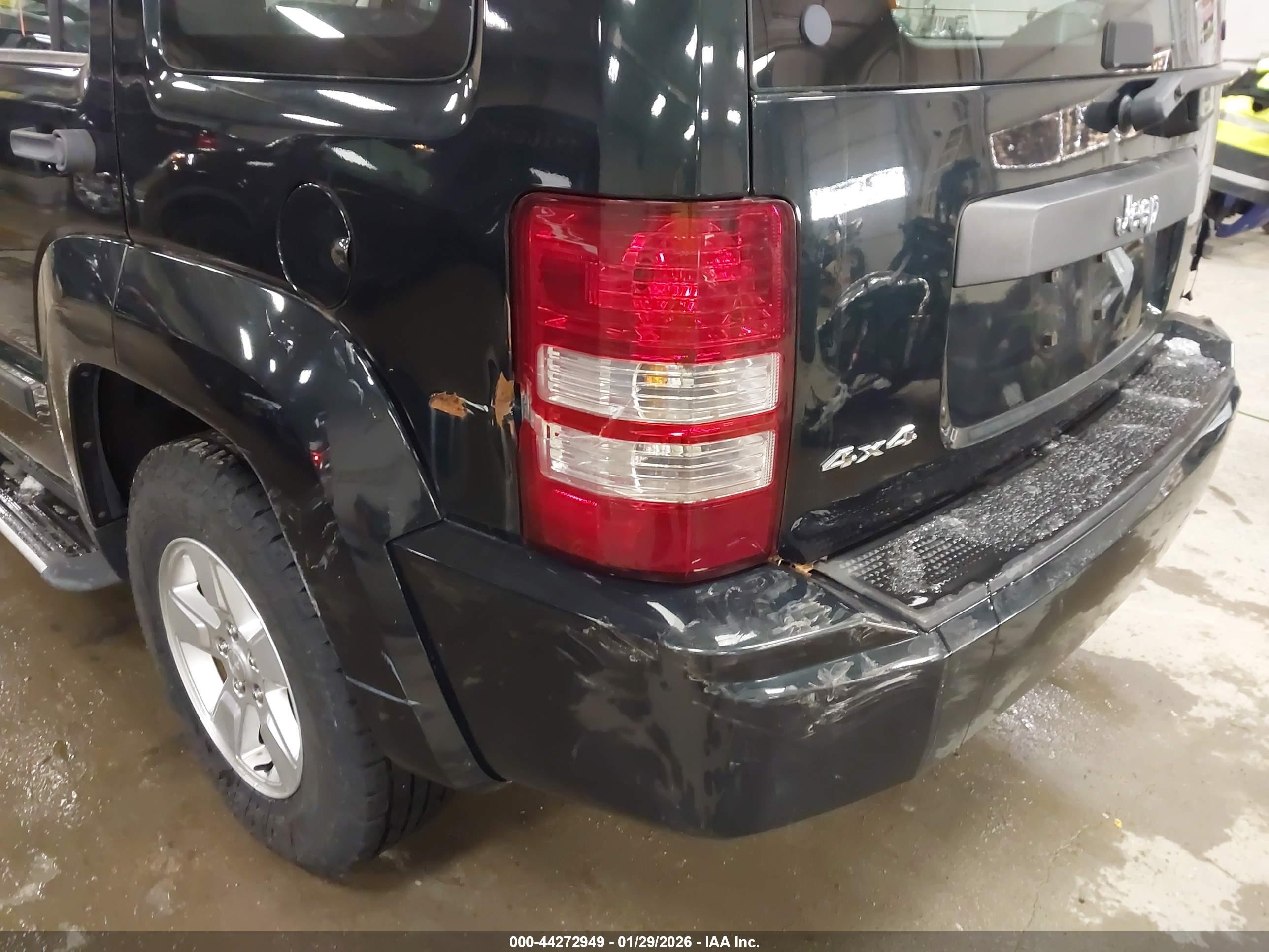 JEEP LIBERTY image 6