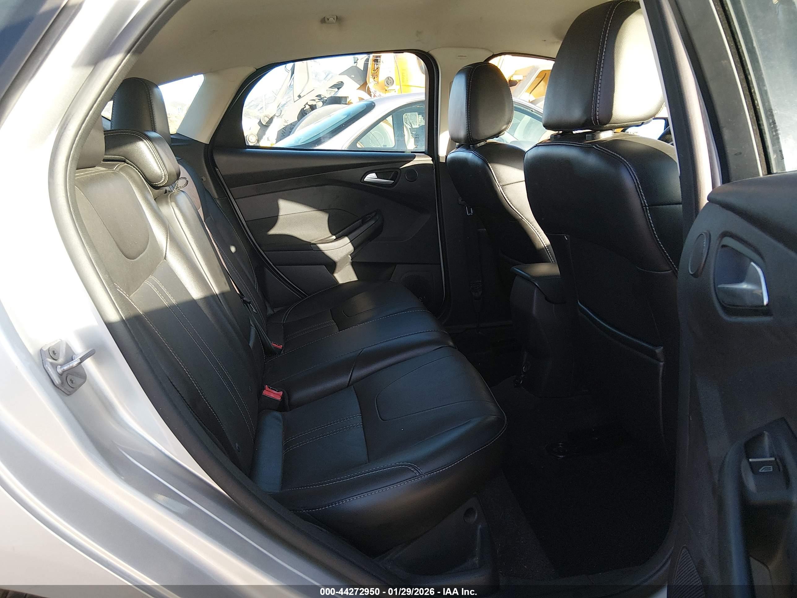 FORD FOCUS image 8