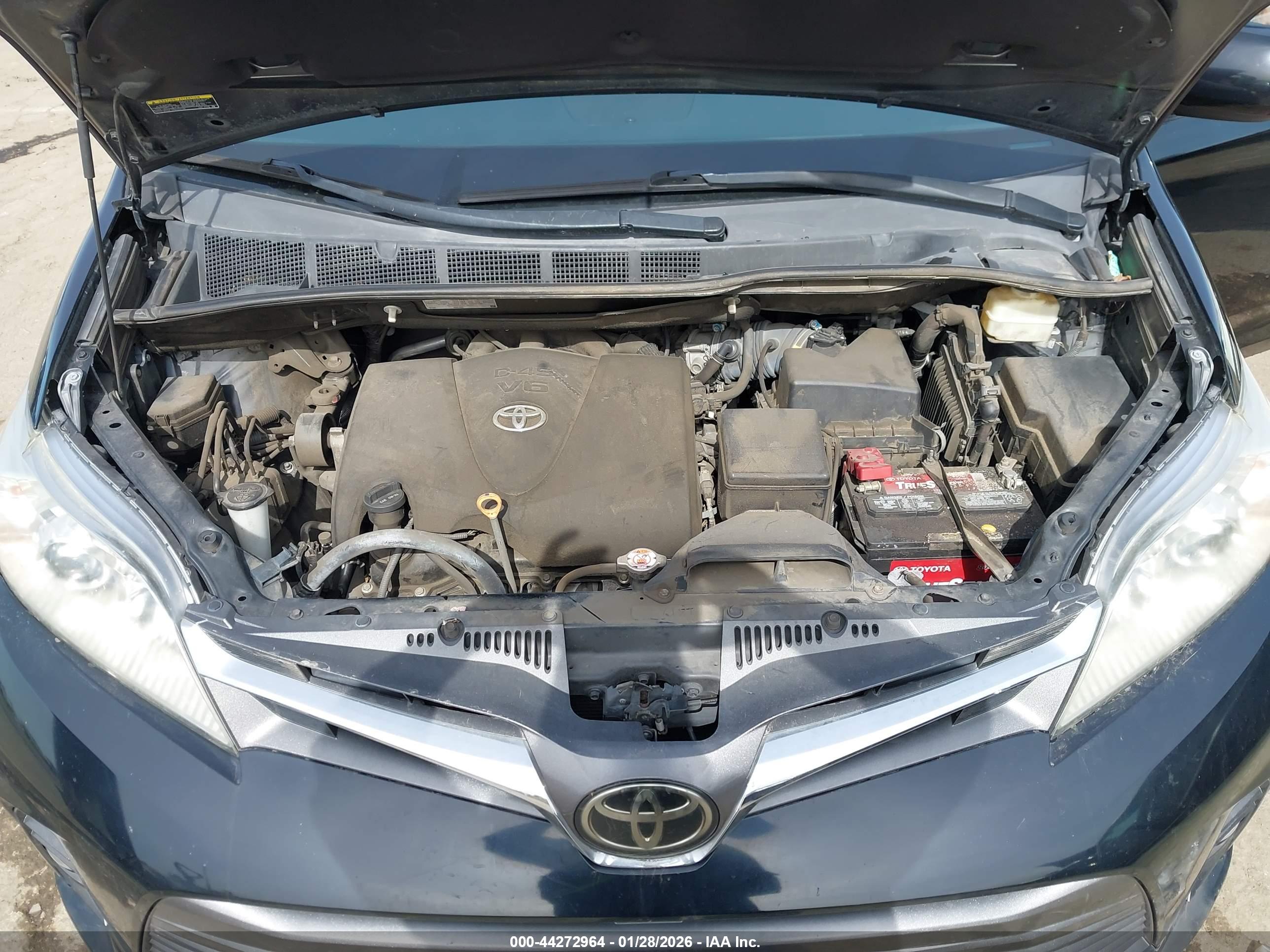 TOYOTA SIENNA image 10