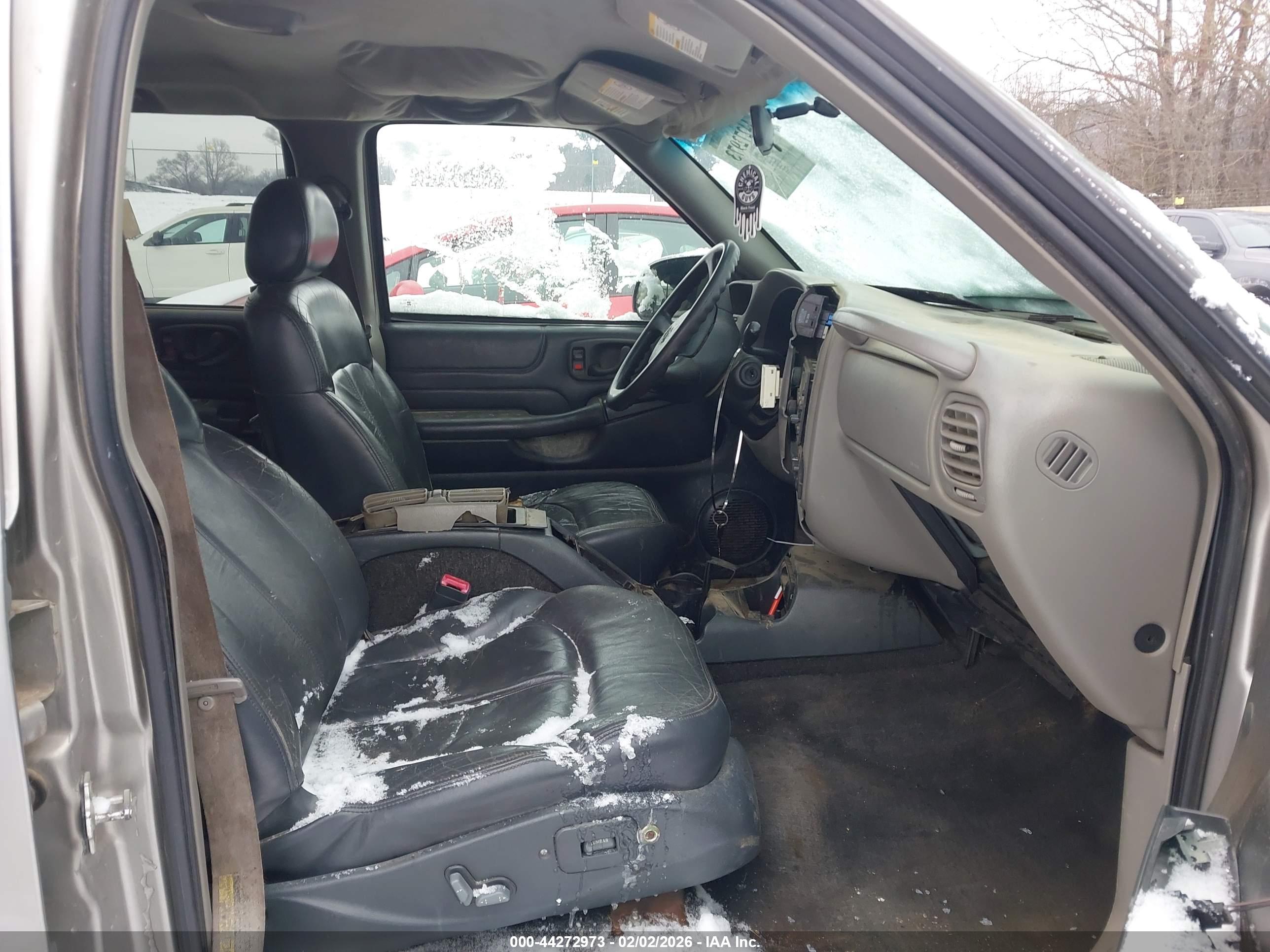 CHEVROLET BLAZER image 5