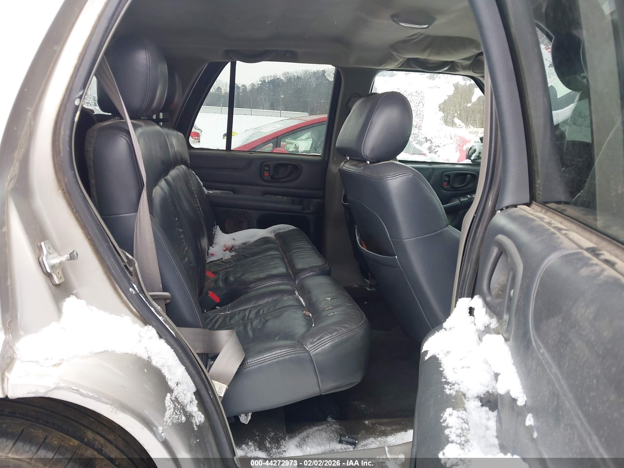 CHEVROLET BLAZER image 8