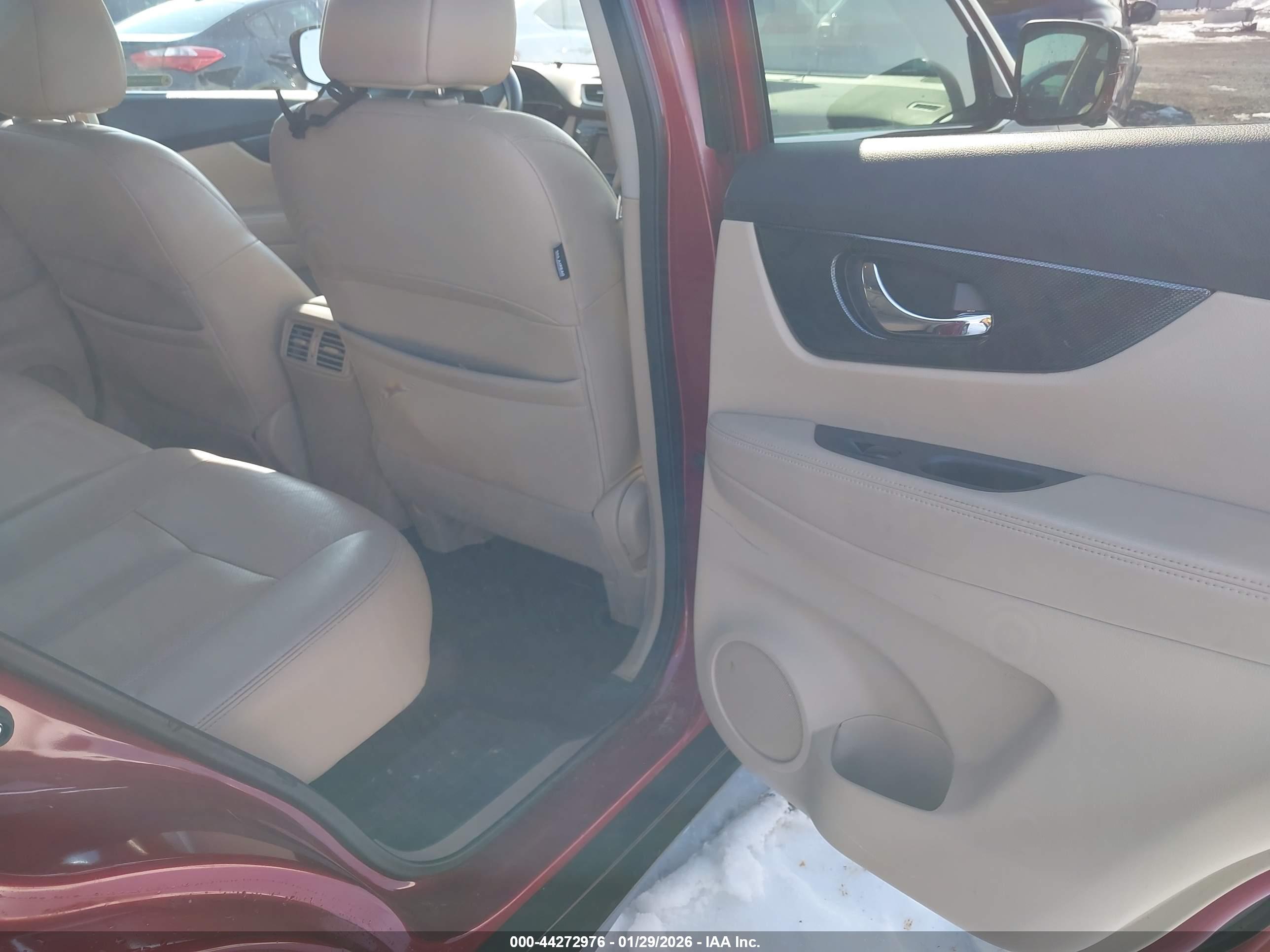 NISSAN ROGUE image 8