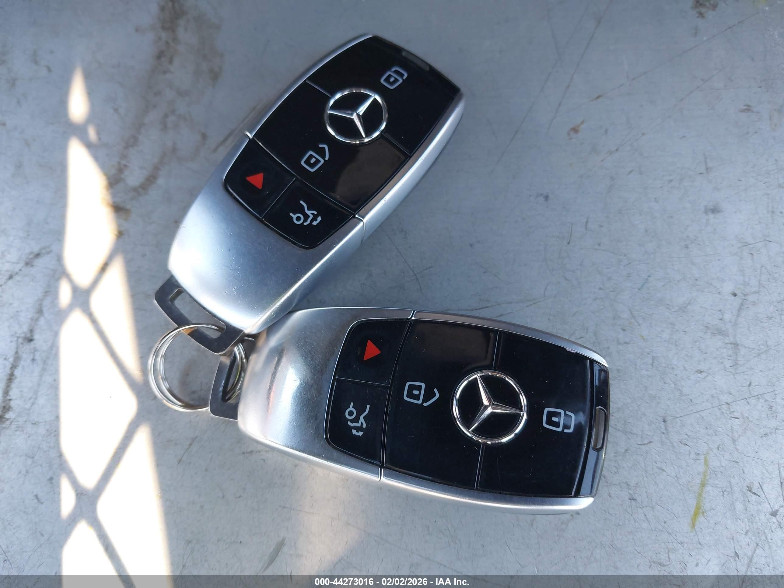 MERCEDES-BENZ E image 11