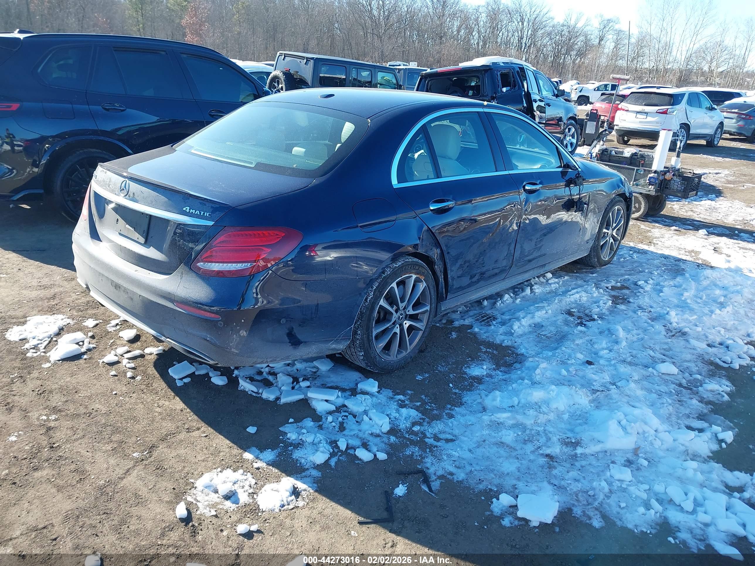 MERCEDES-BENZ E image 4