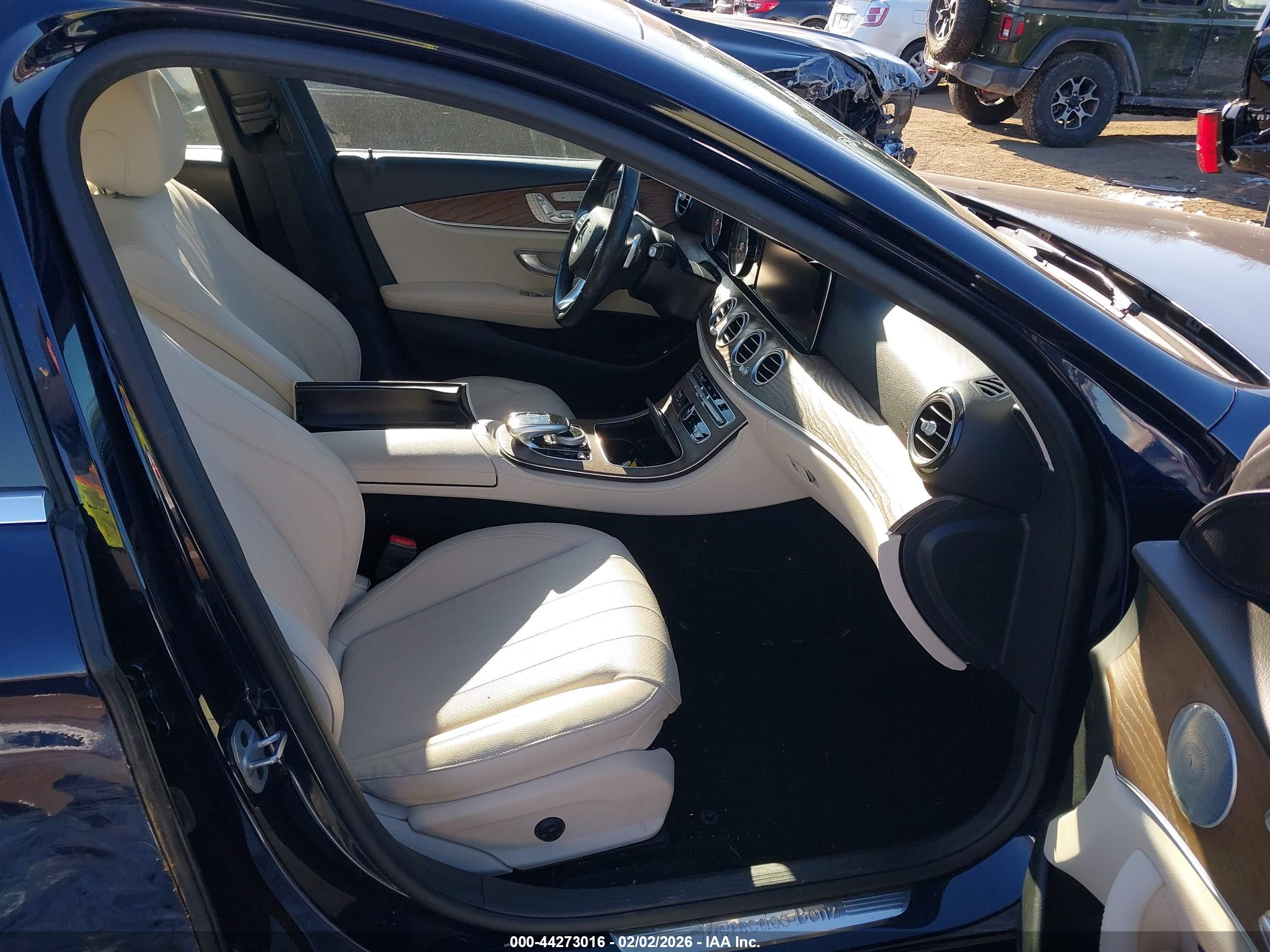 MERCEDES-BENZ E image 5