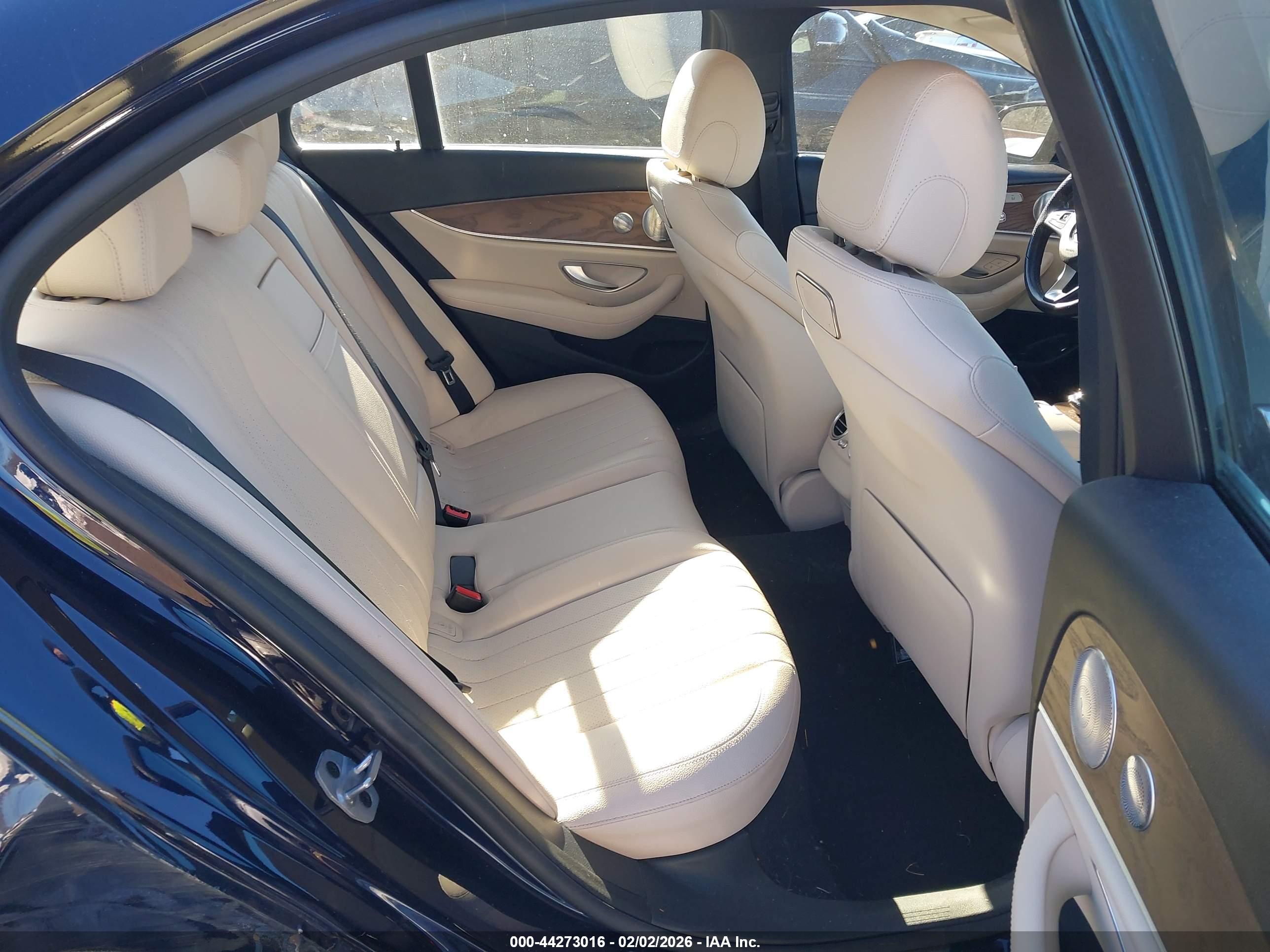MERCEDES-BENZ E image 8