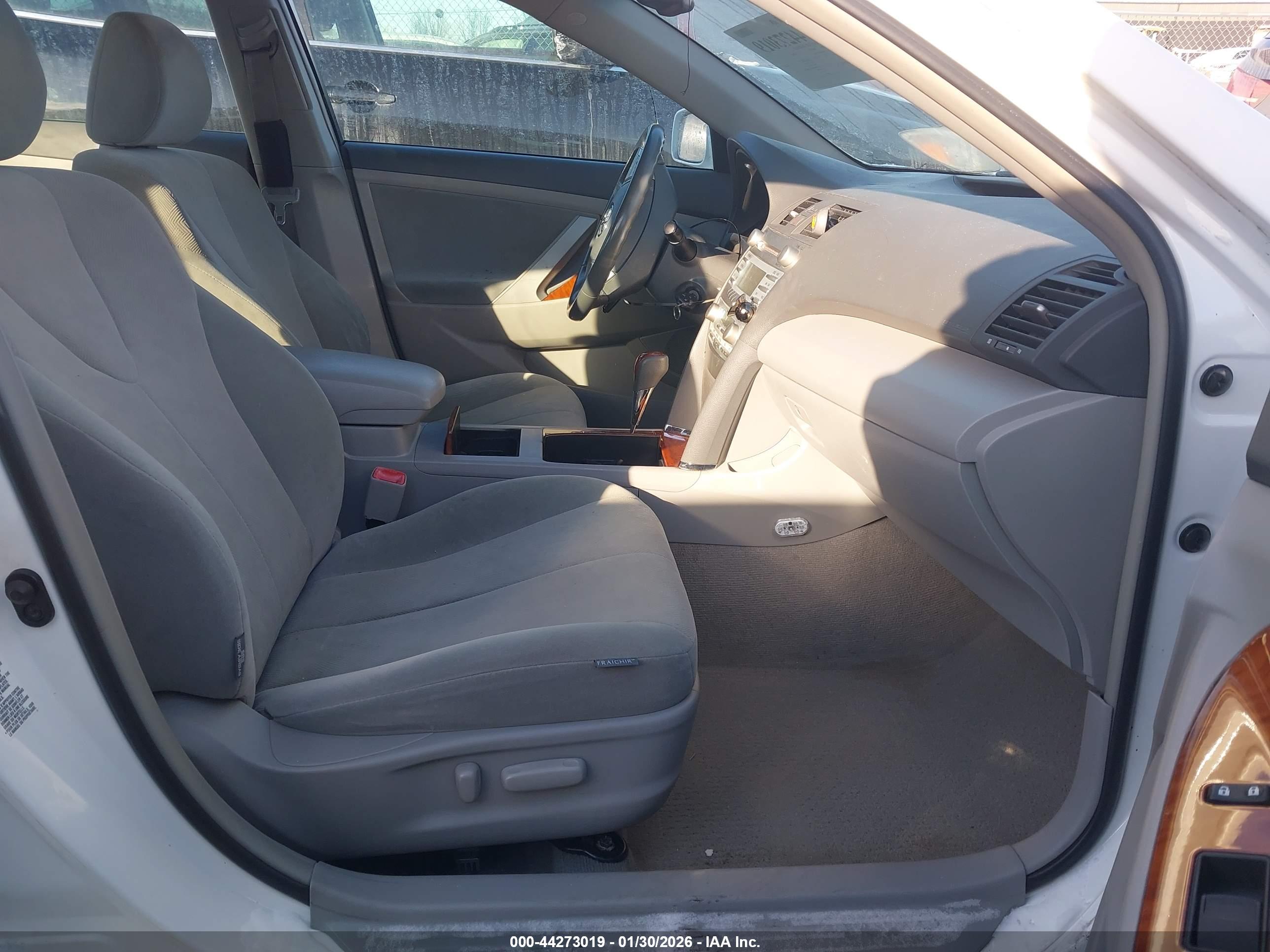 TOYOTA CAMRY image 5