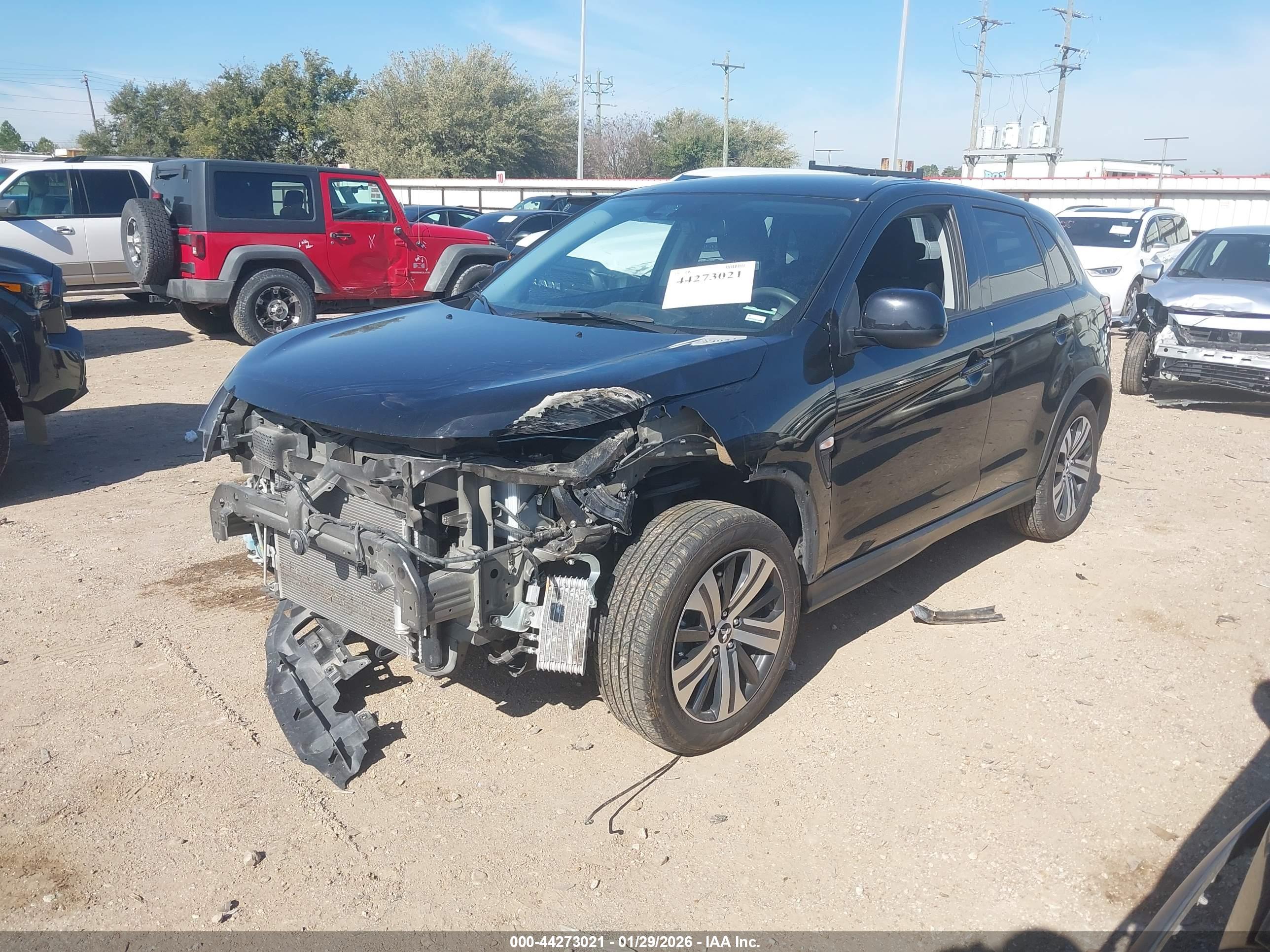MITSUBISHI OUTLANDER image 2
