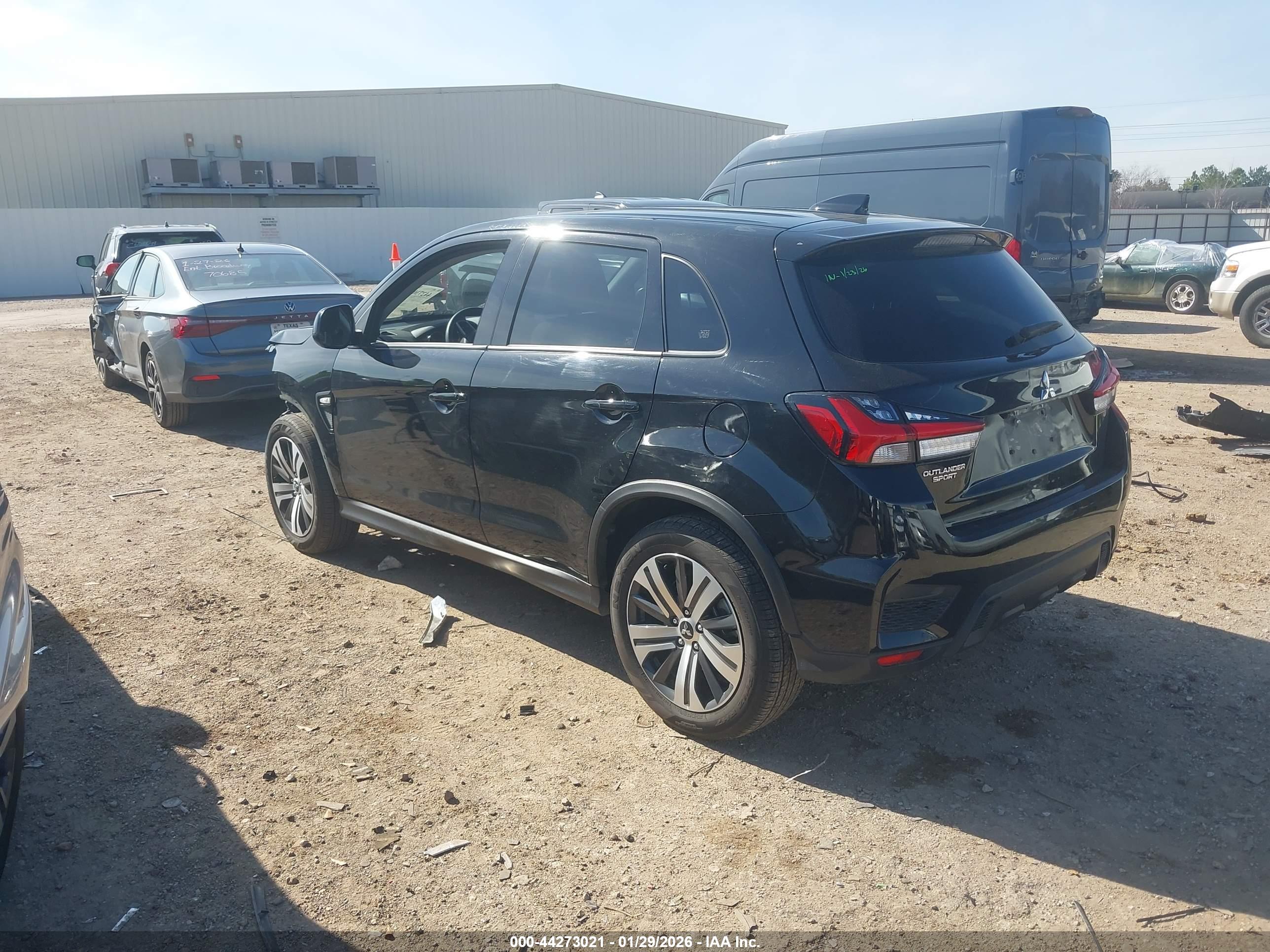 MITSUBISHI OUTLANDER image 3