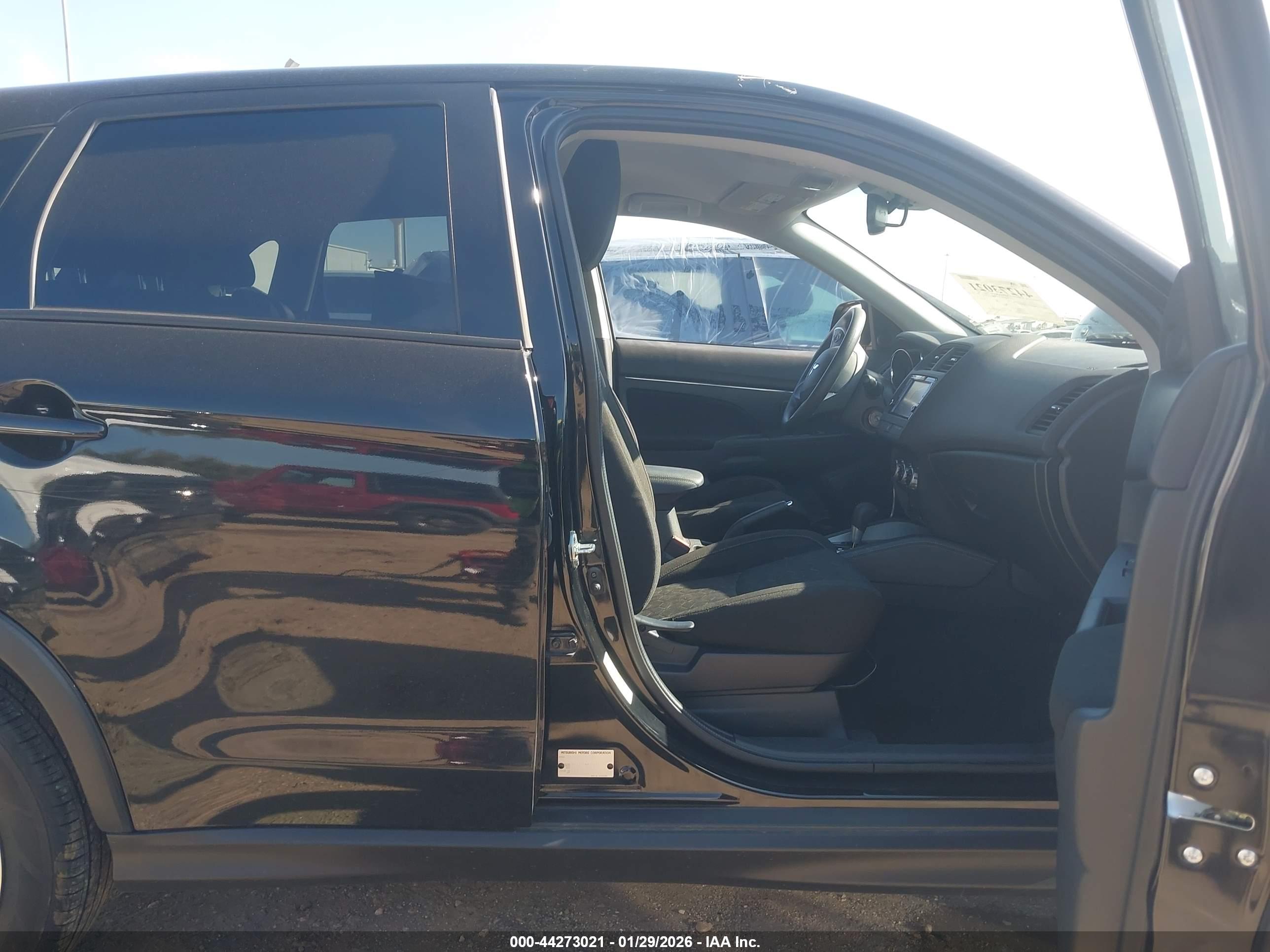 MITSUBISHI OUTLANDER image 5