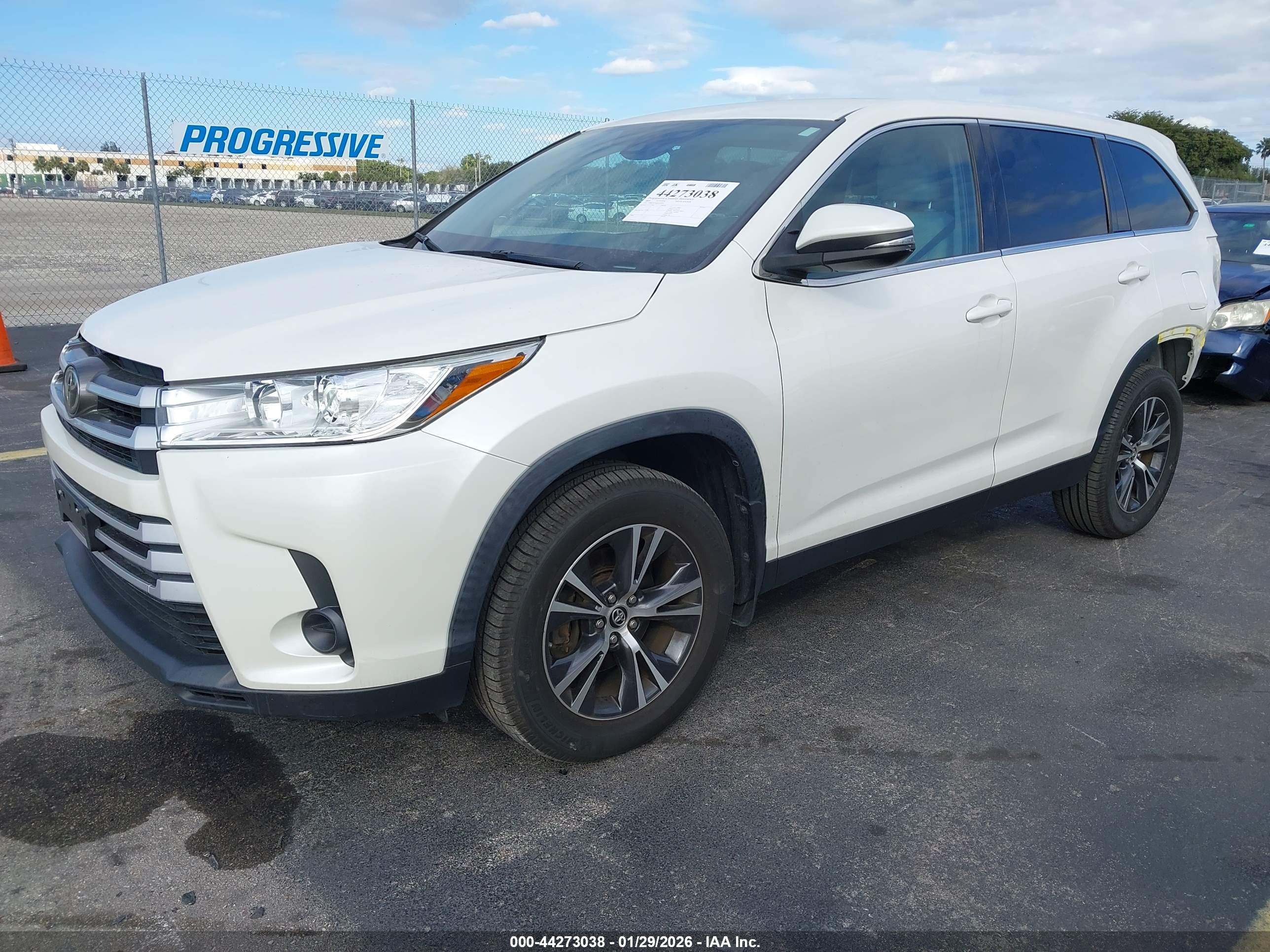 TOYOTA HIGHLANDER image 2