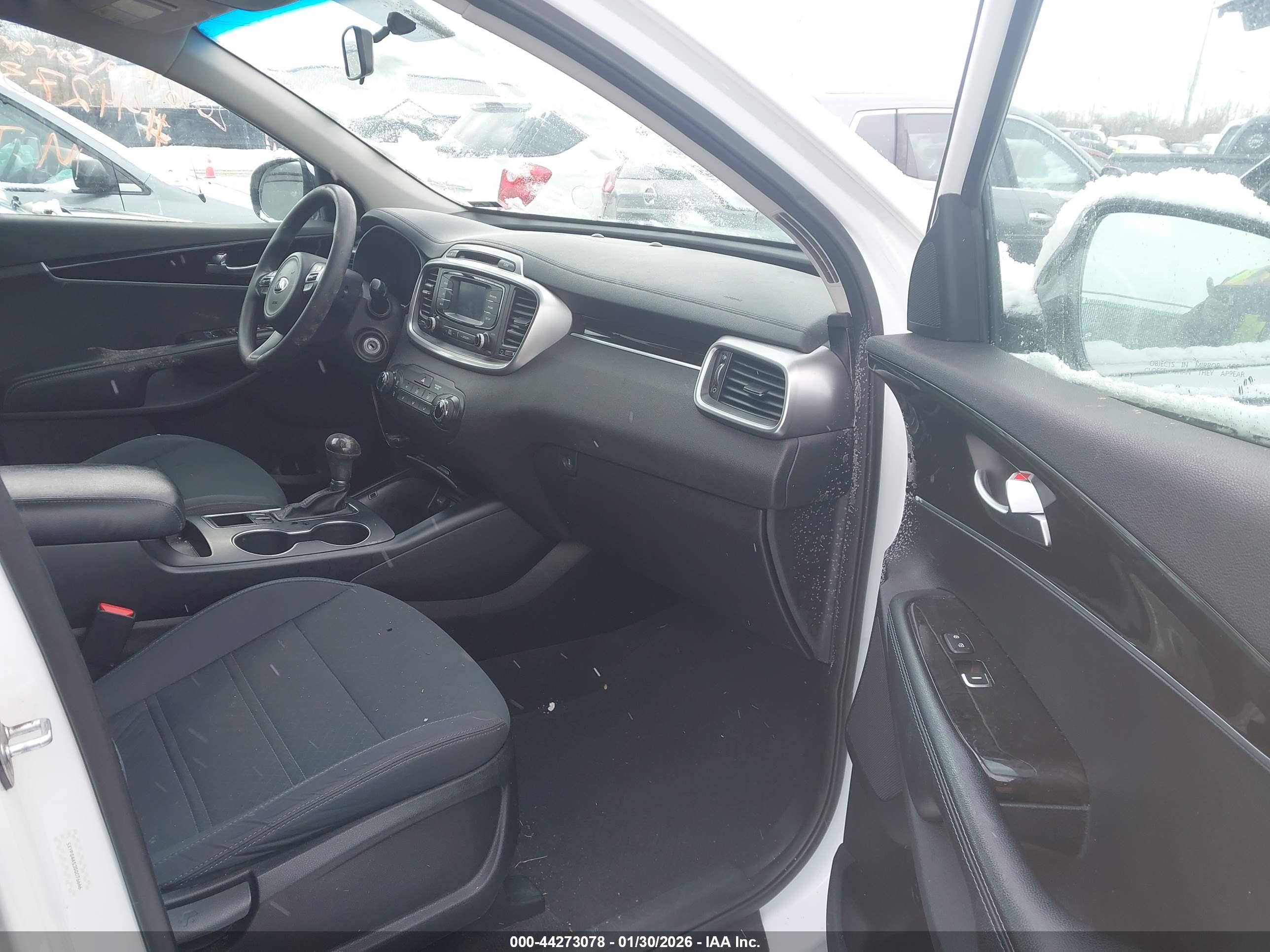 KIA SORENTO image 5