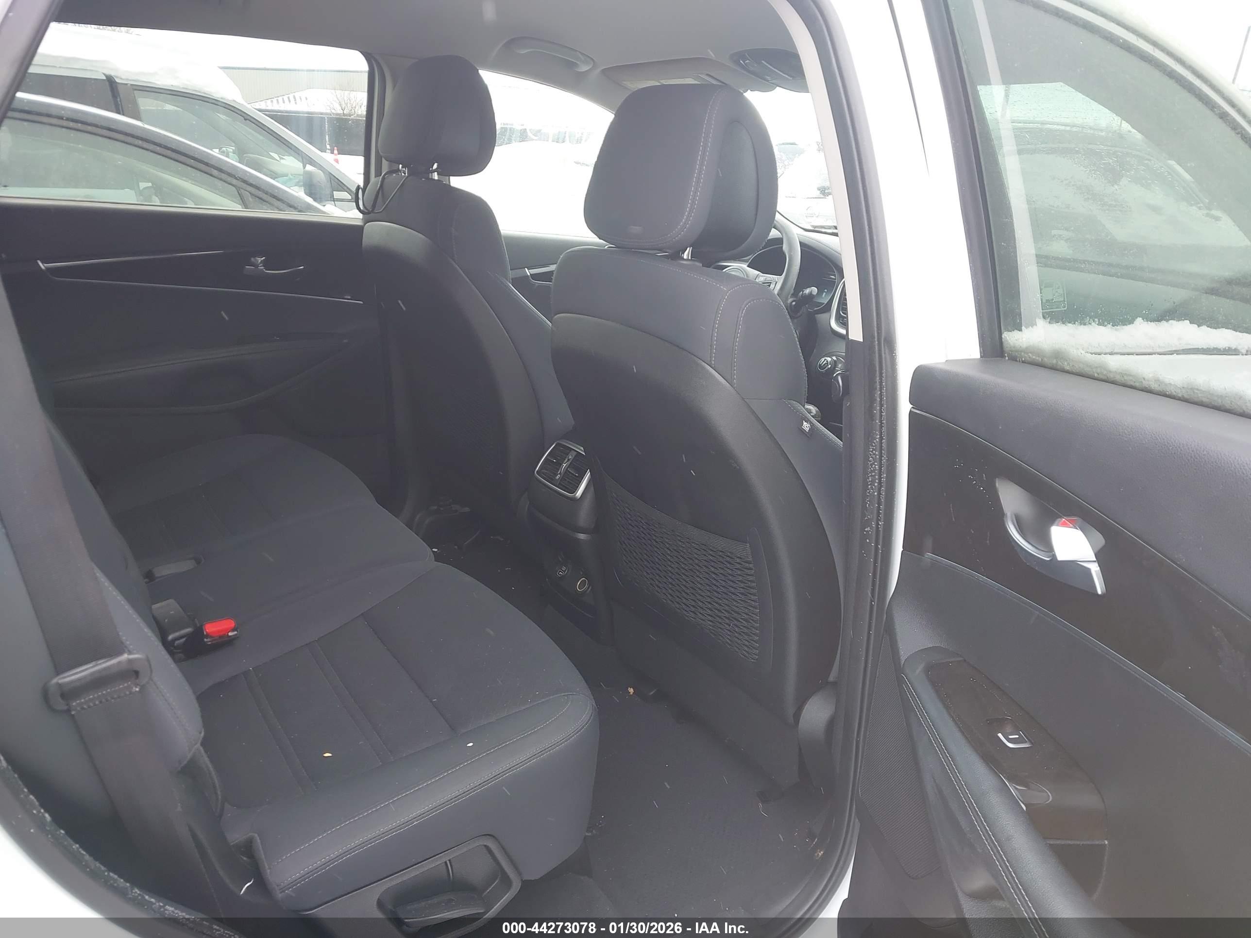 KIA SORENTO image 8
