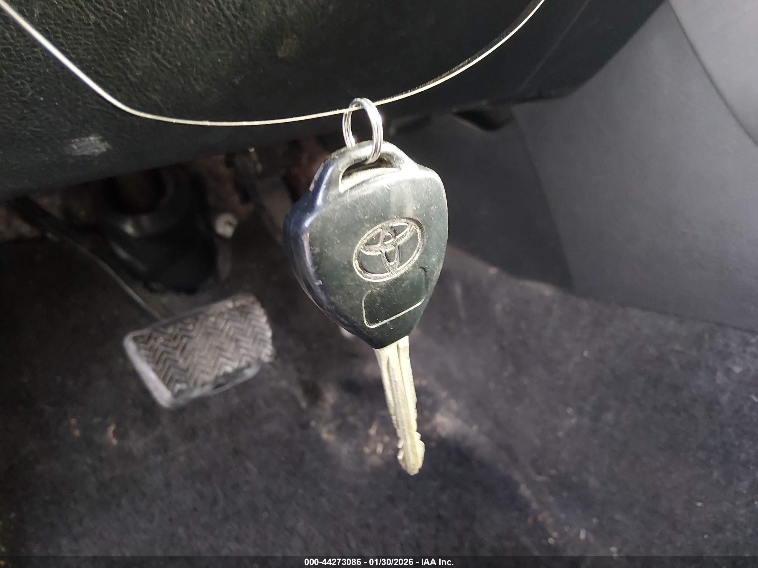 TOYOTA RAV4 image 11