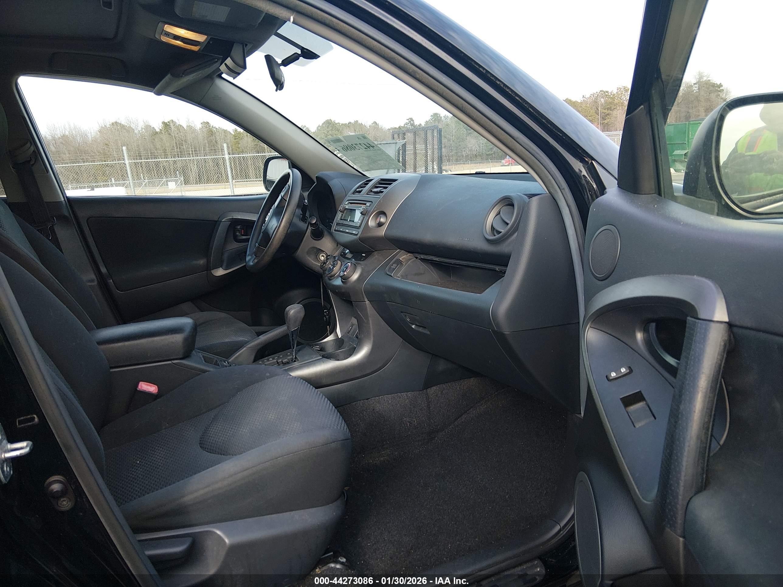 TOYOTA RAV4 image 5