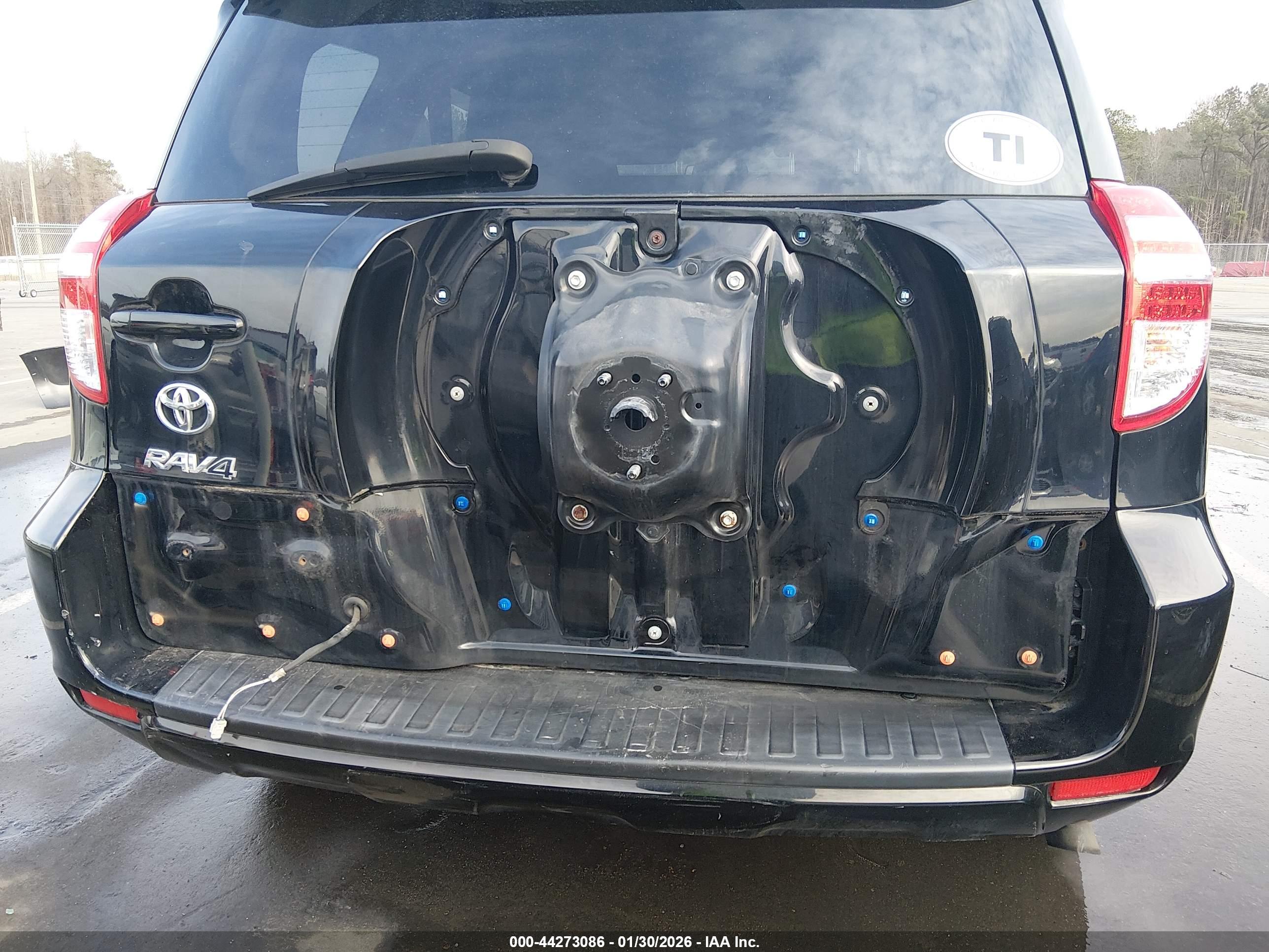 TOYOTA RAV4 image 6