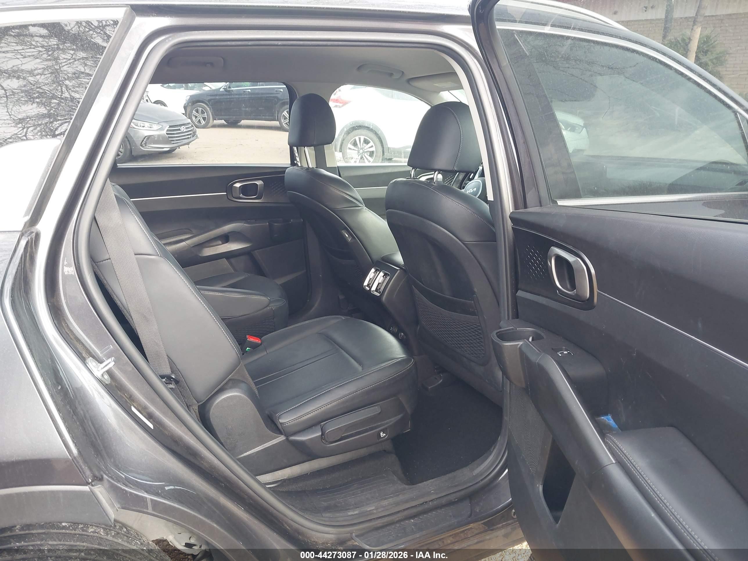 KIA SORENTO image 8