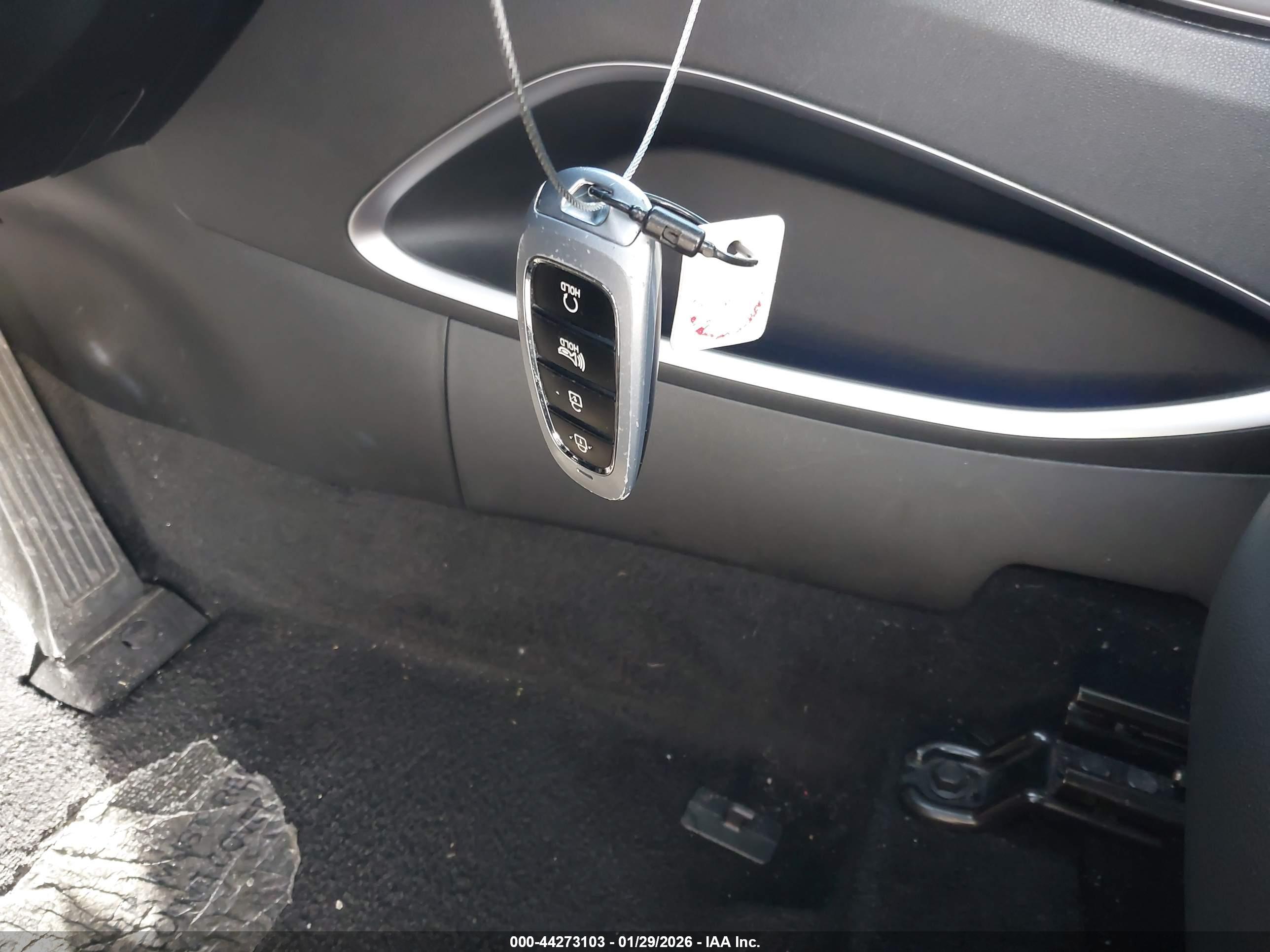 HYUNDAI TUCSON image 11