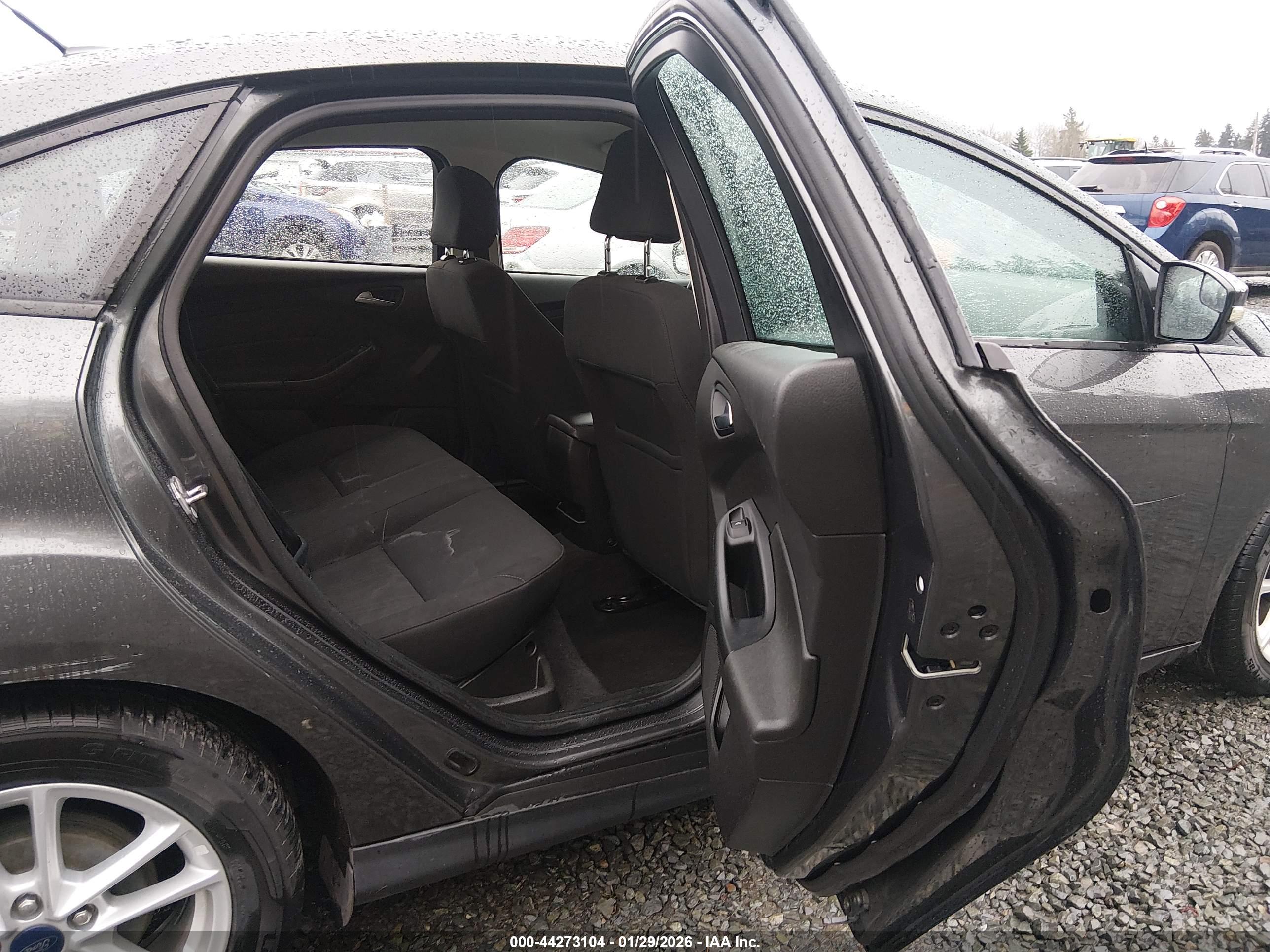 FORD FOCUS image 8