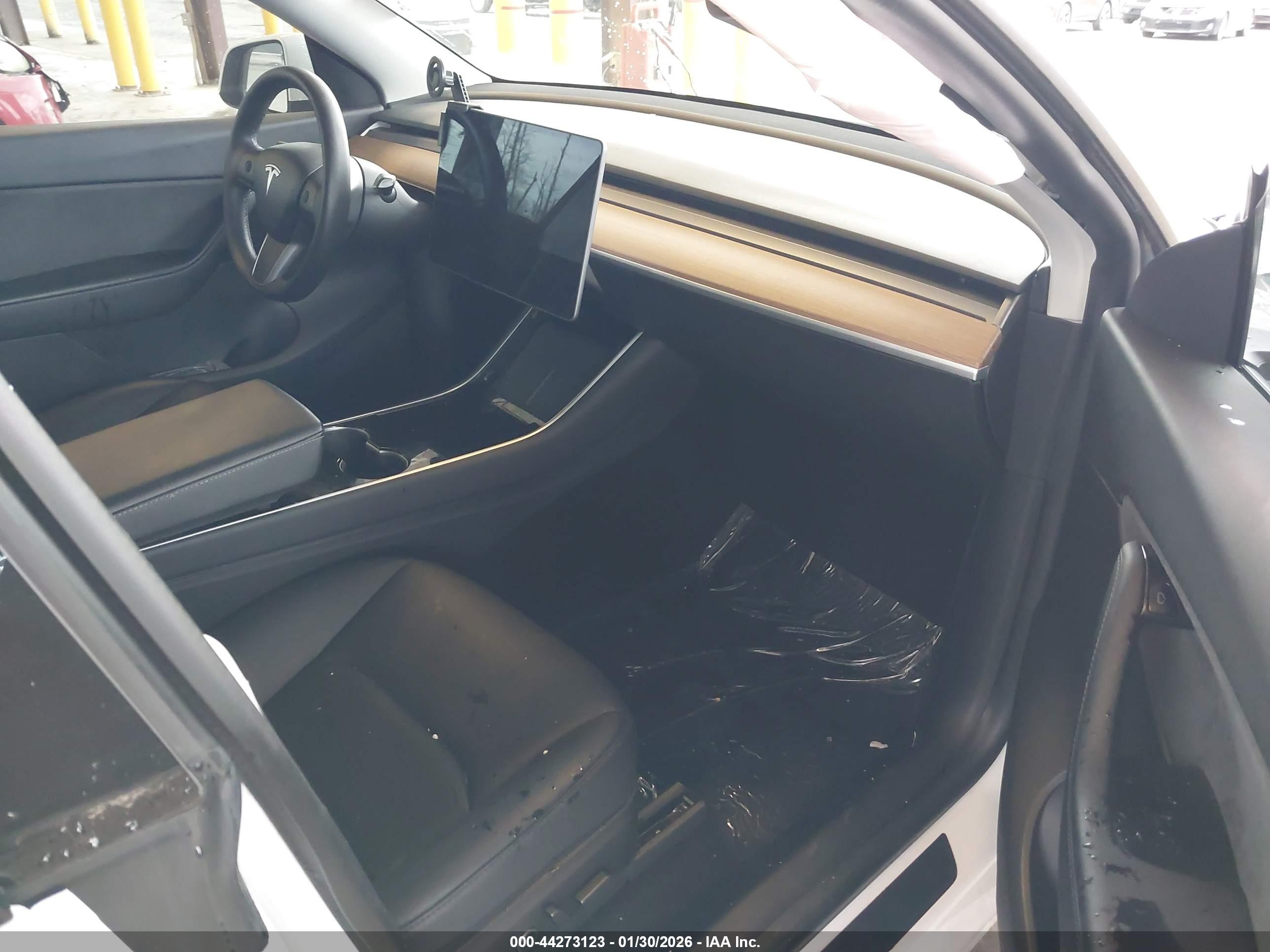 TESLA MODEL image 5