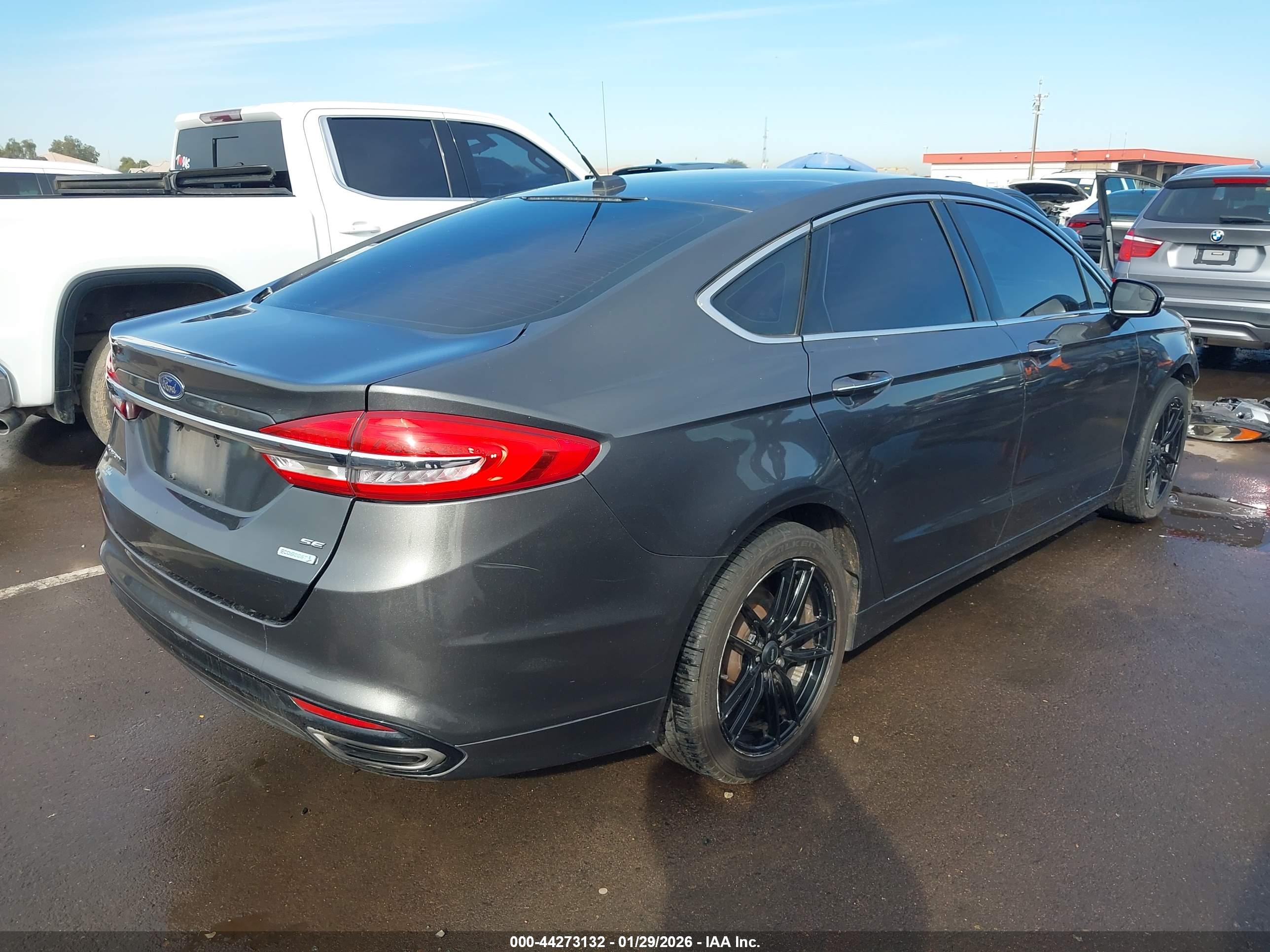 FORD FUSION image 4
