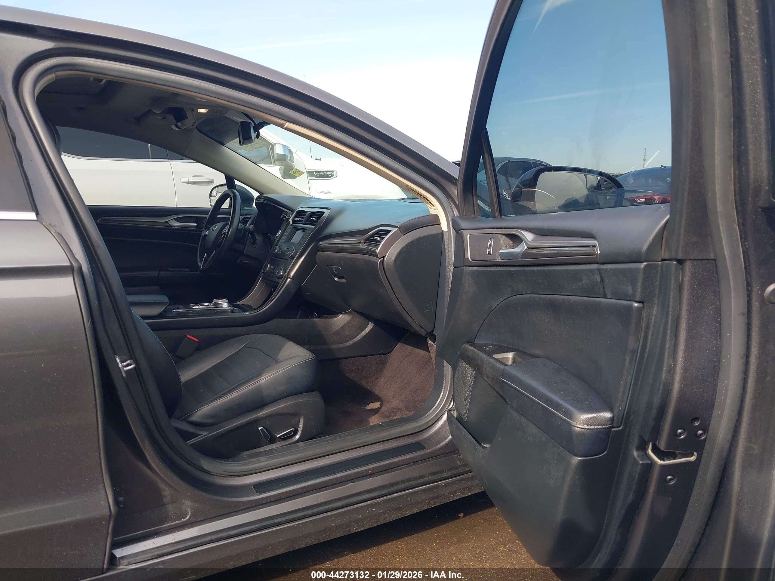 FORD FUSION image 5