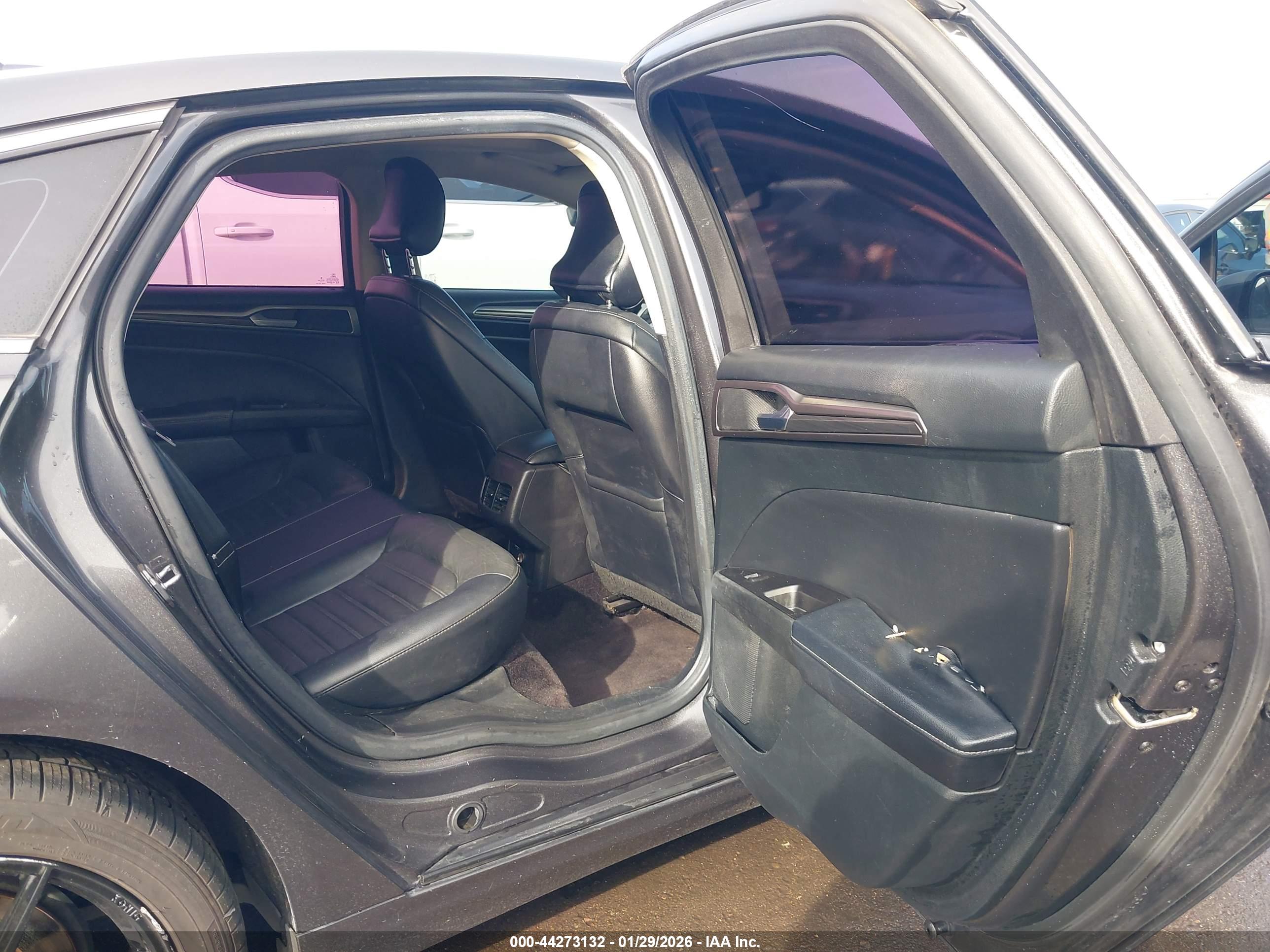 FORD FUSION image 8