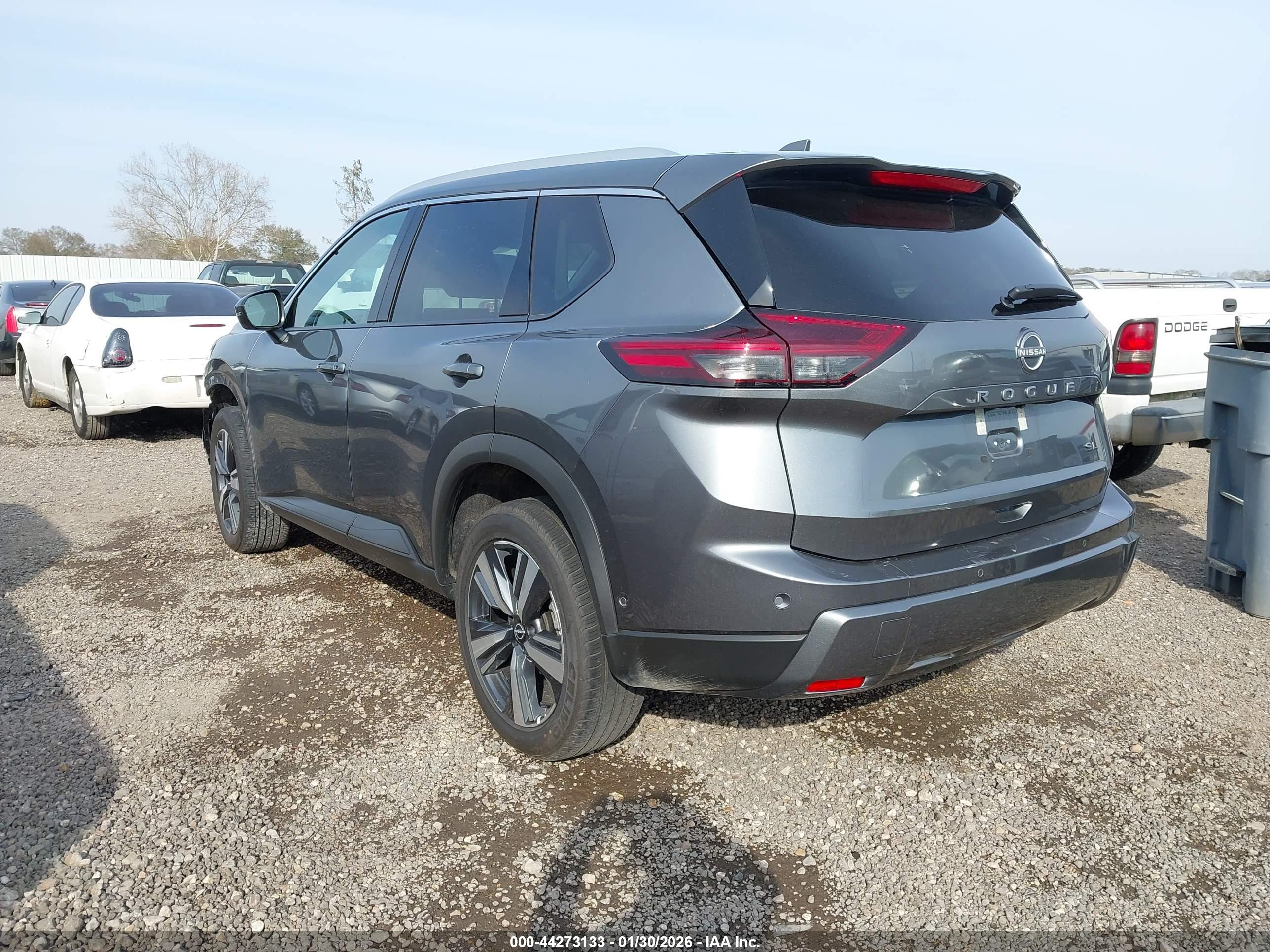 NISSAN ROGUE image 3