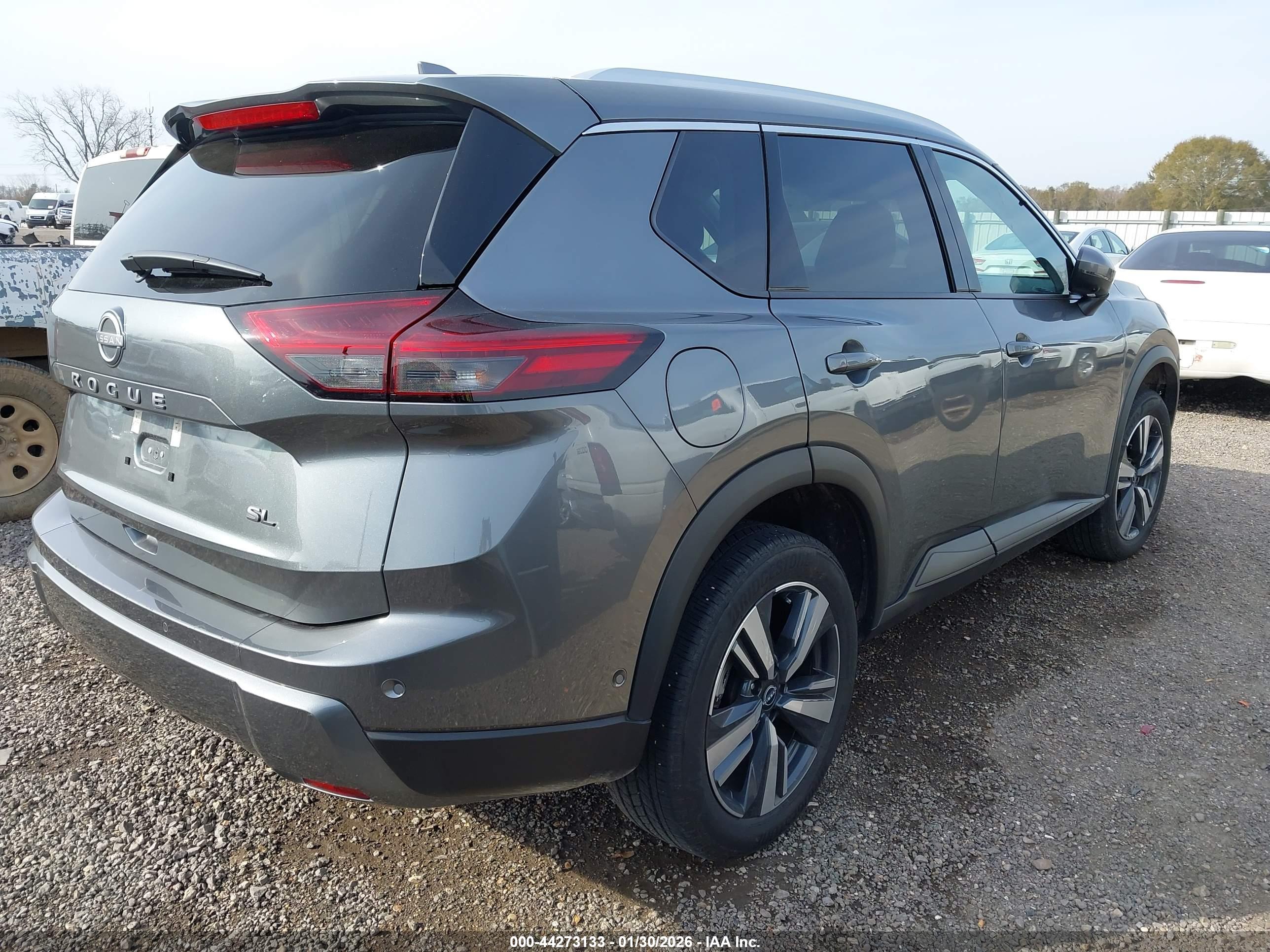 NISSAN ROGUE image 4