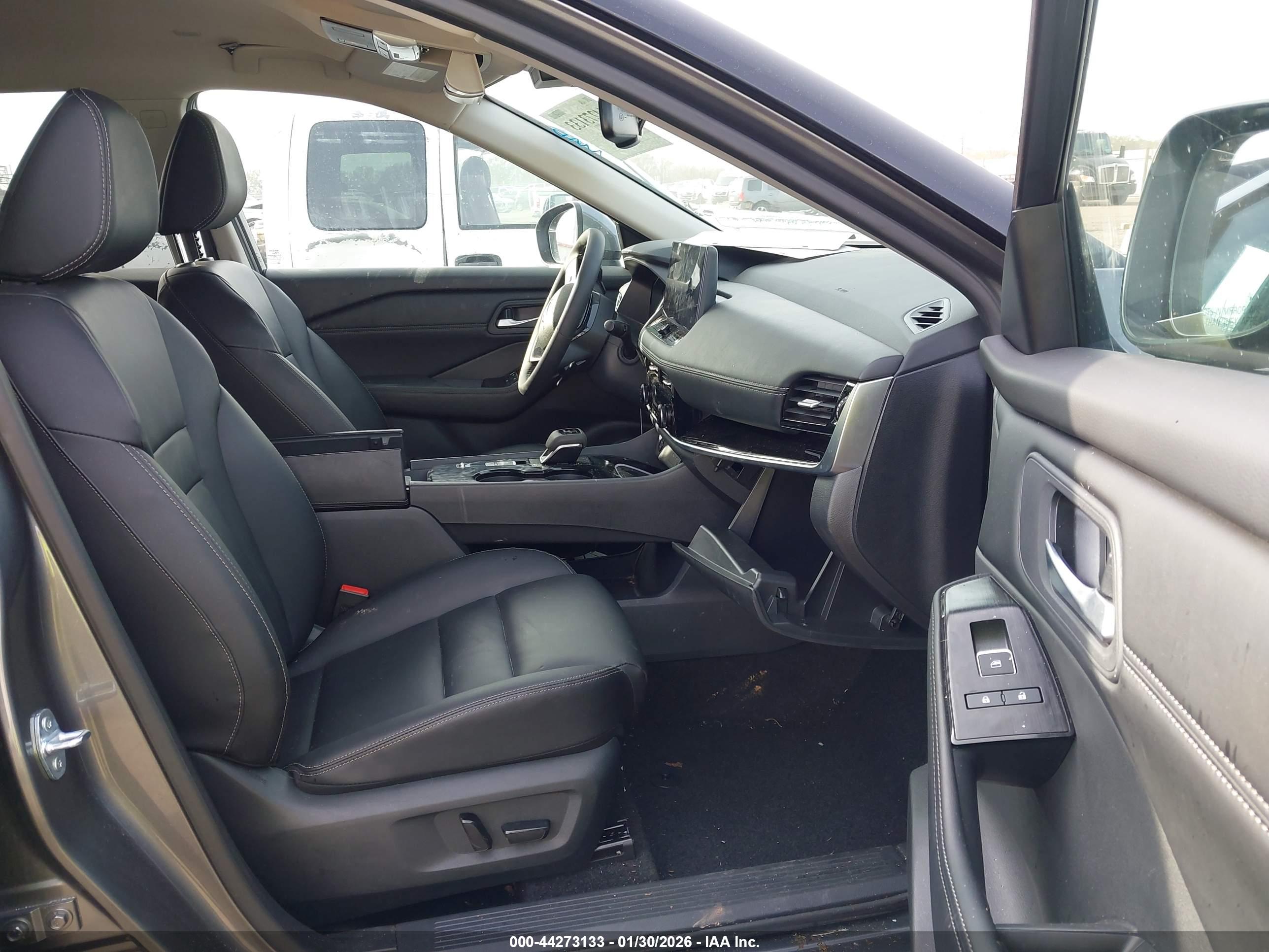 NISSAN ROGUE image 5