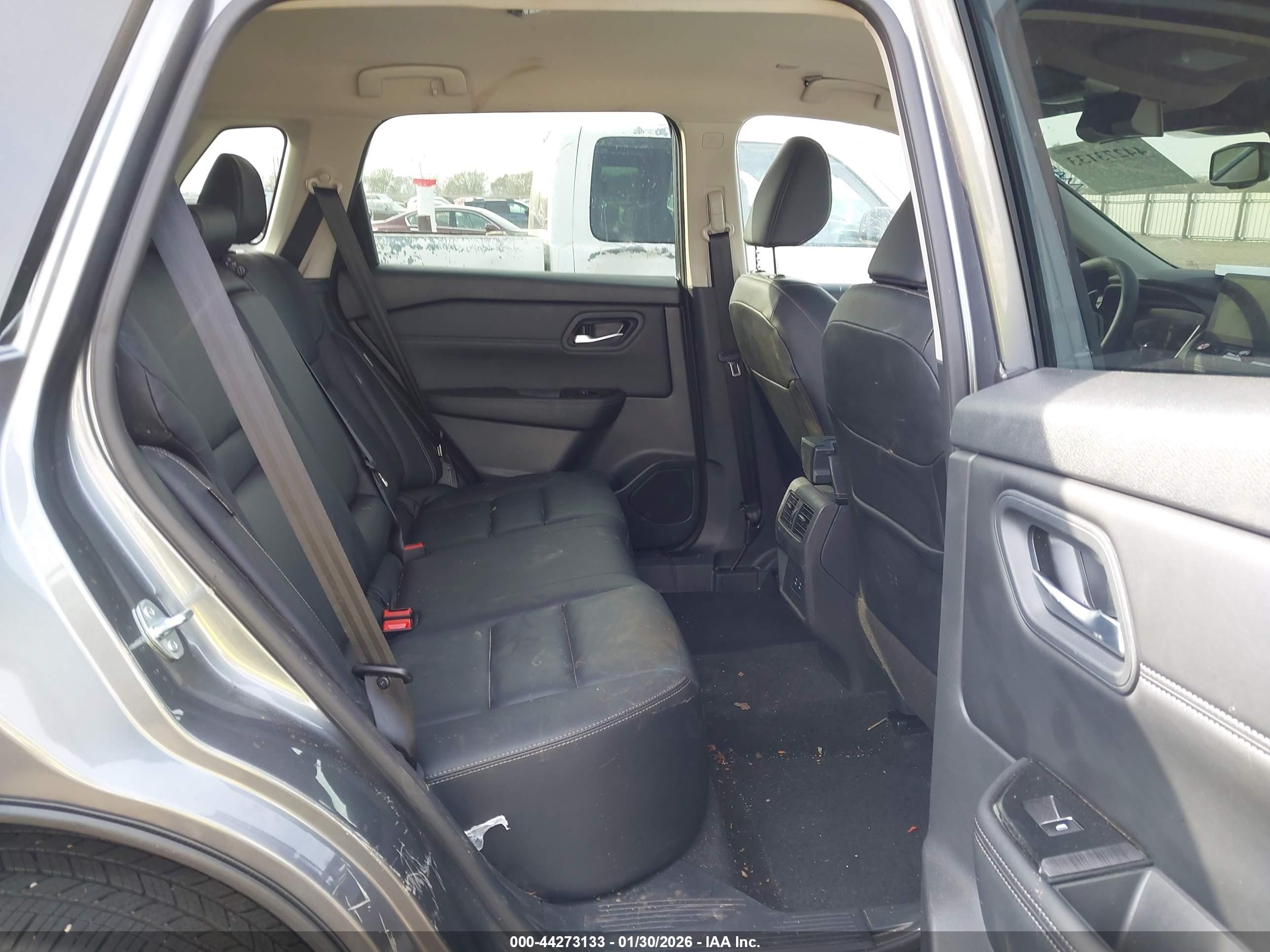 NISSAN ROGUE image 8