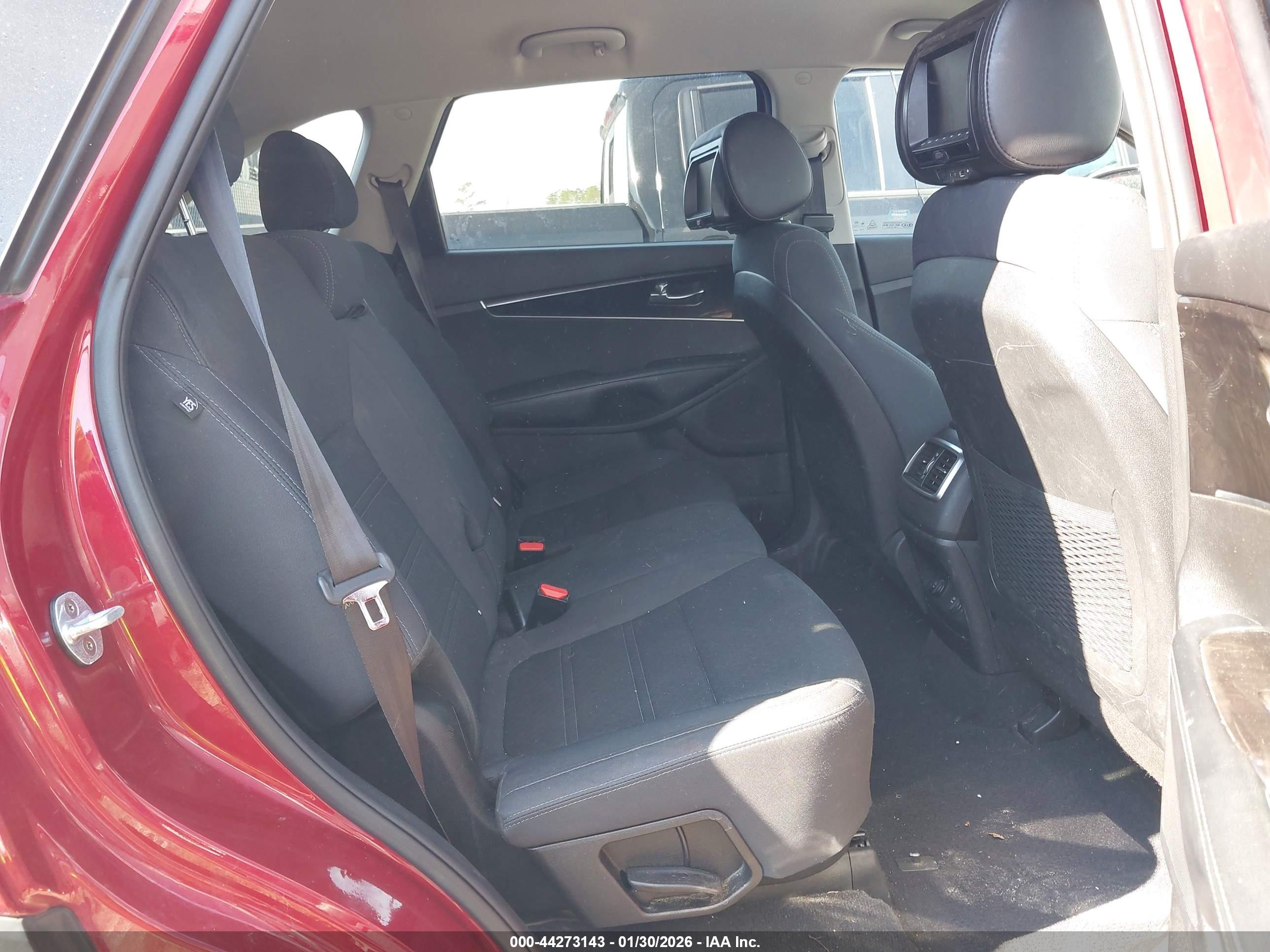 KIA SORENTO image 8