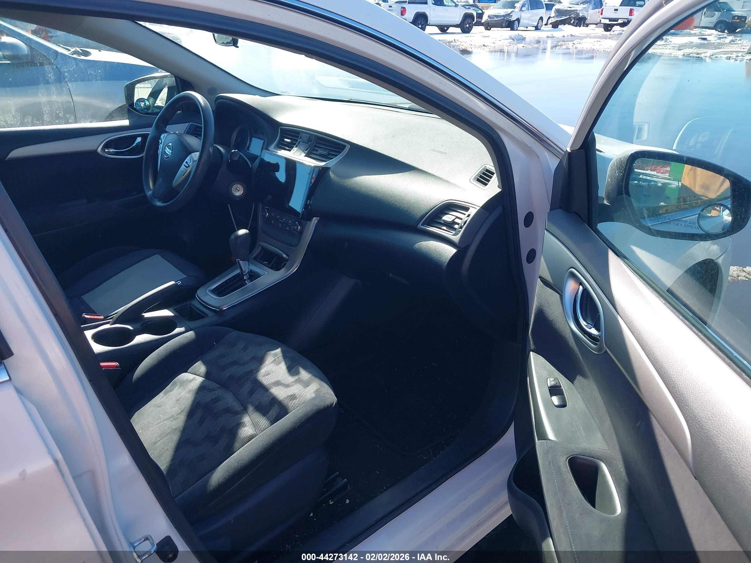 NISSAN SENTRA image 5
