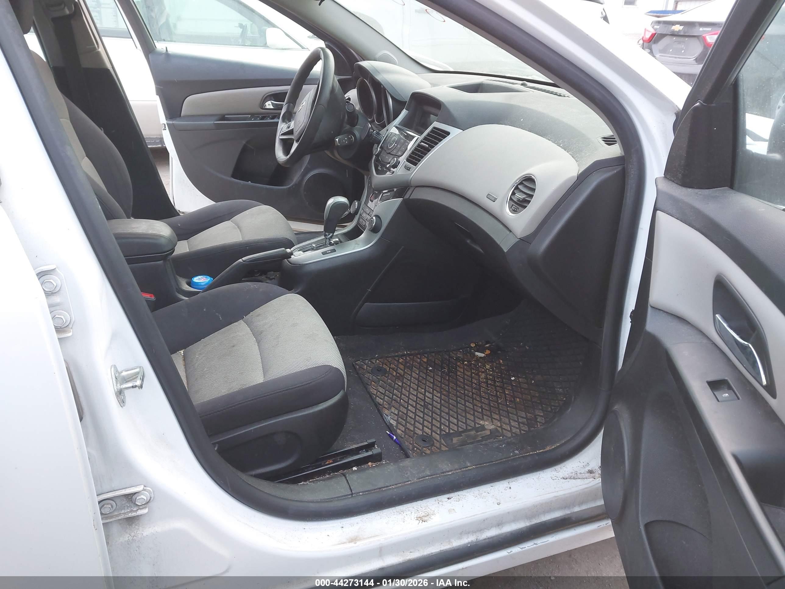 CHEVROLET CRUZE image 5