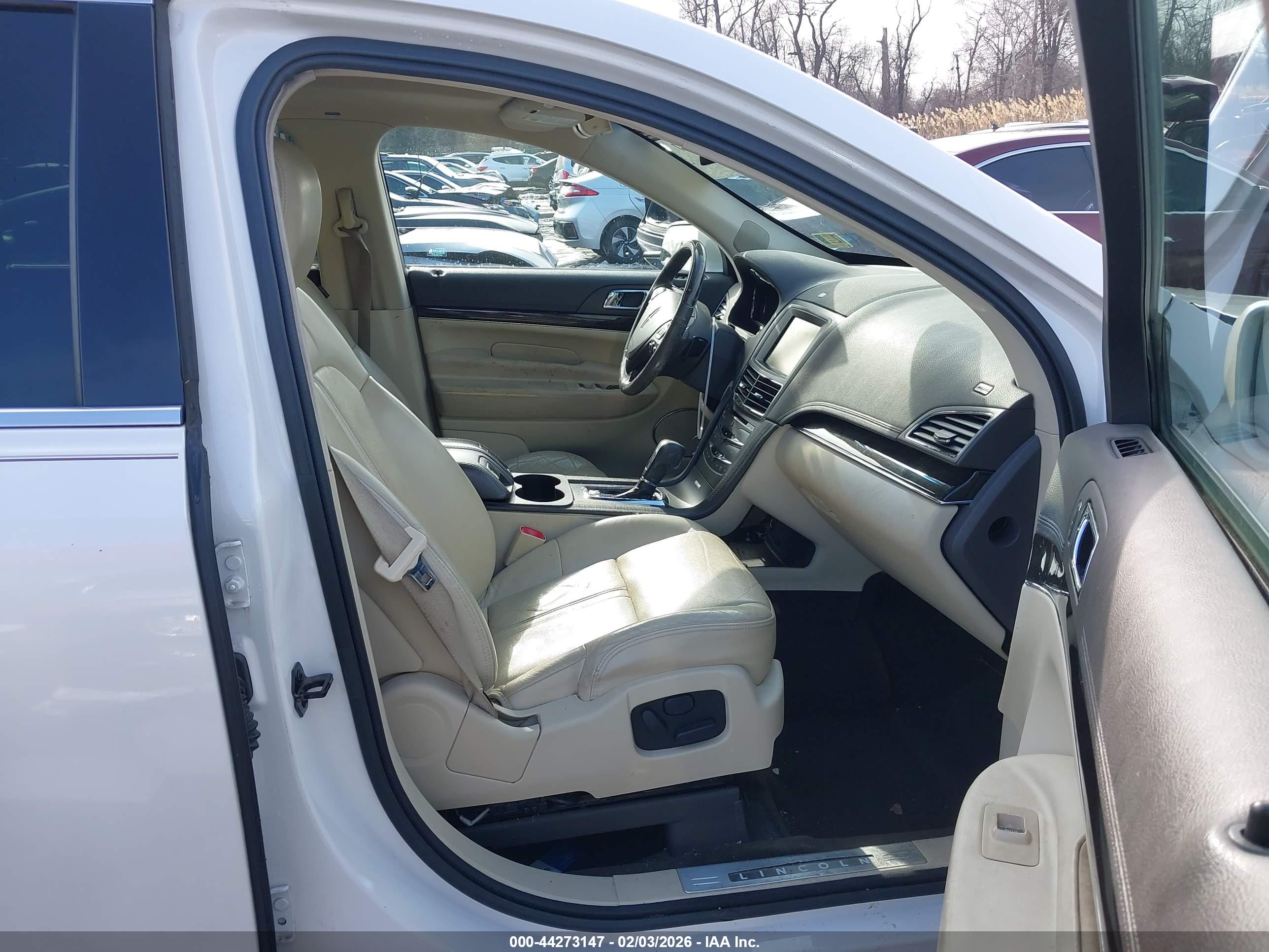 LINCOLN MKT image 5