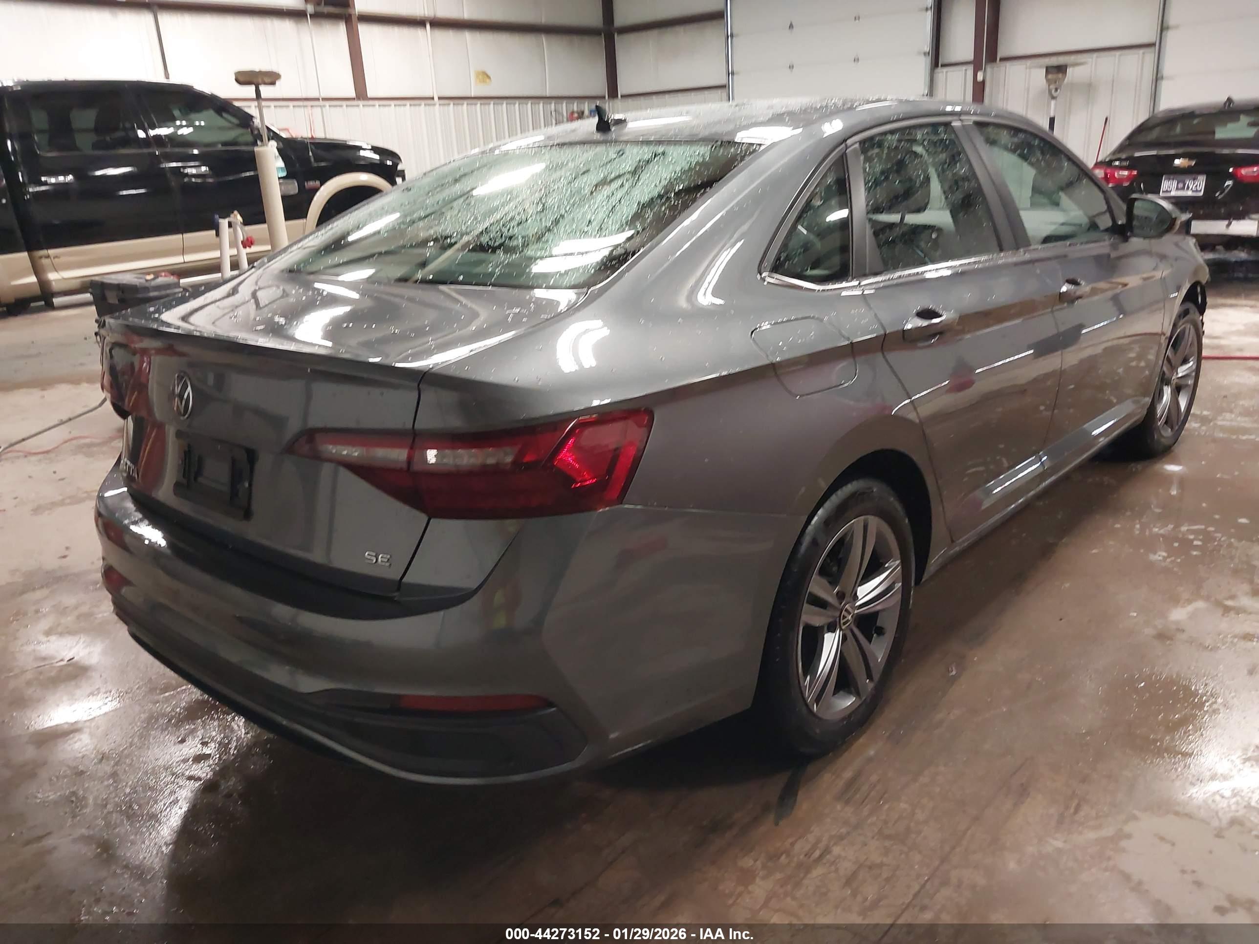 VOLKSWAGEN JETTA image 4